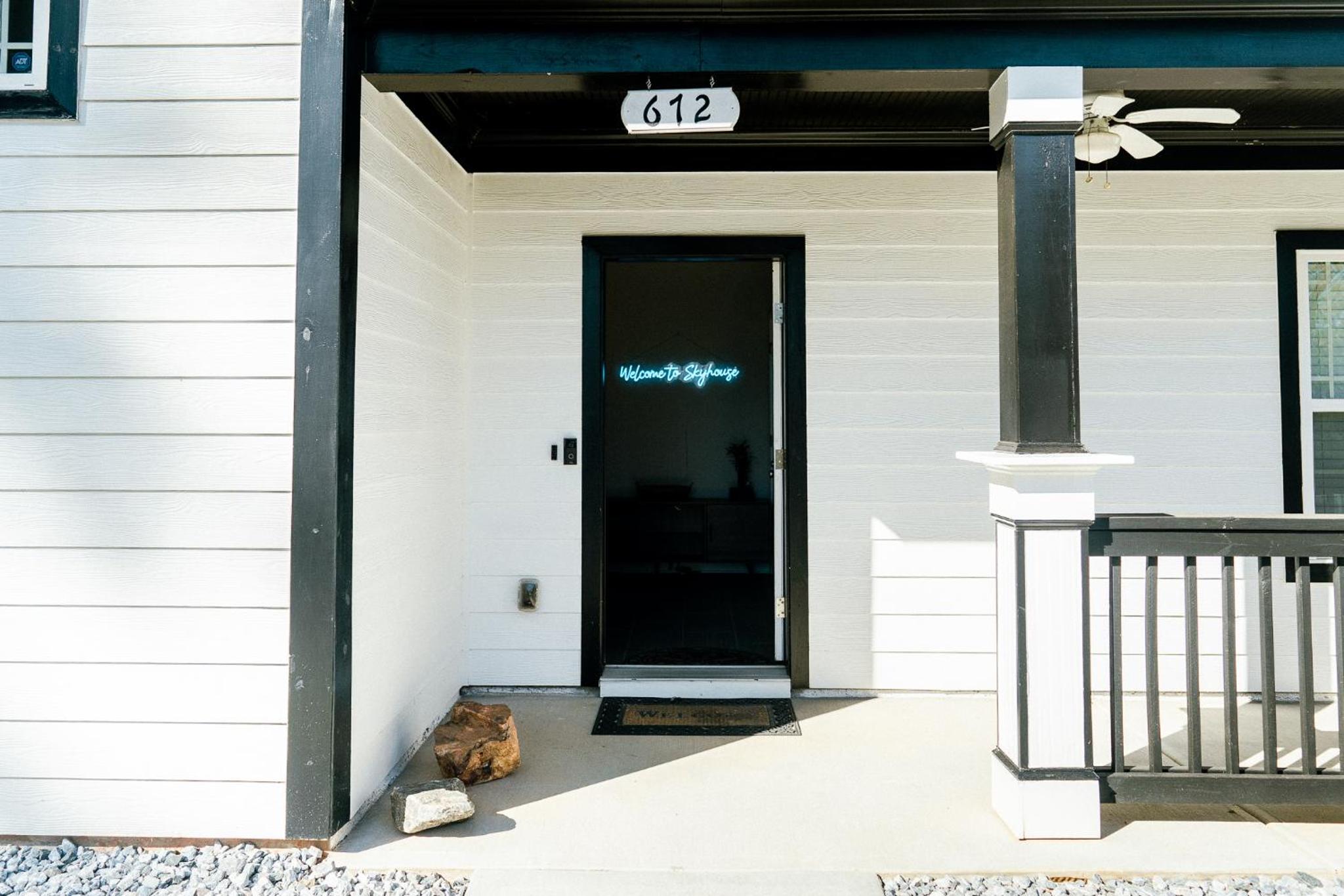 Enjoy this mini-mansion near downtown and the airport! view 2
