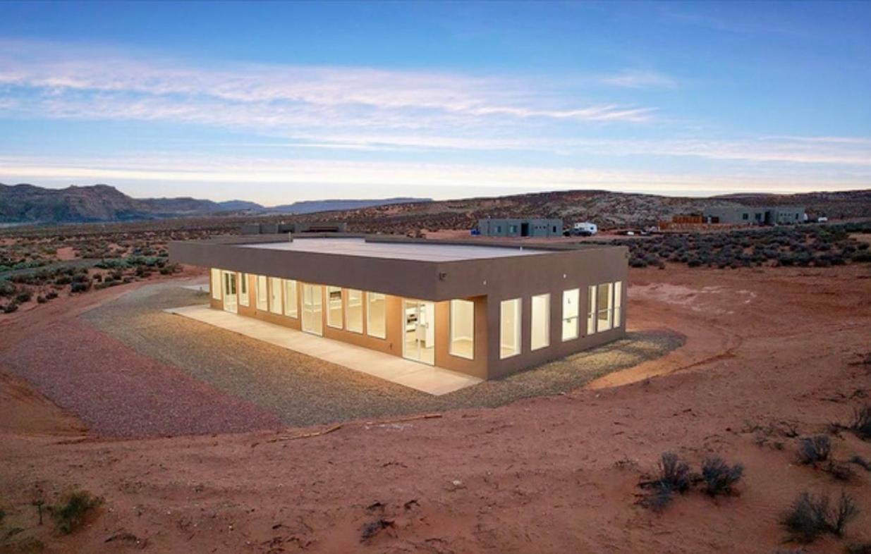 Page Arizona border town- Grand Serenity room with Mesa Views view 4