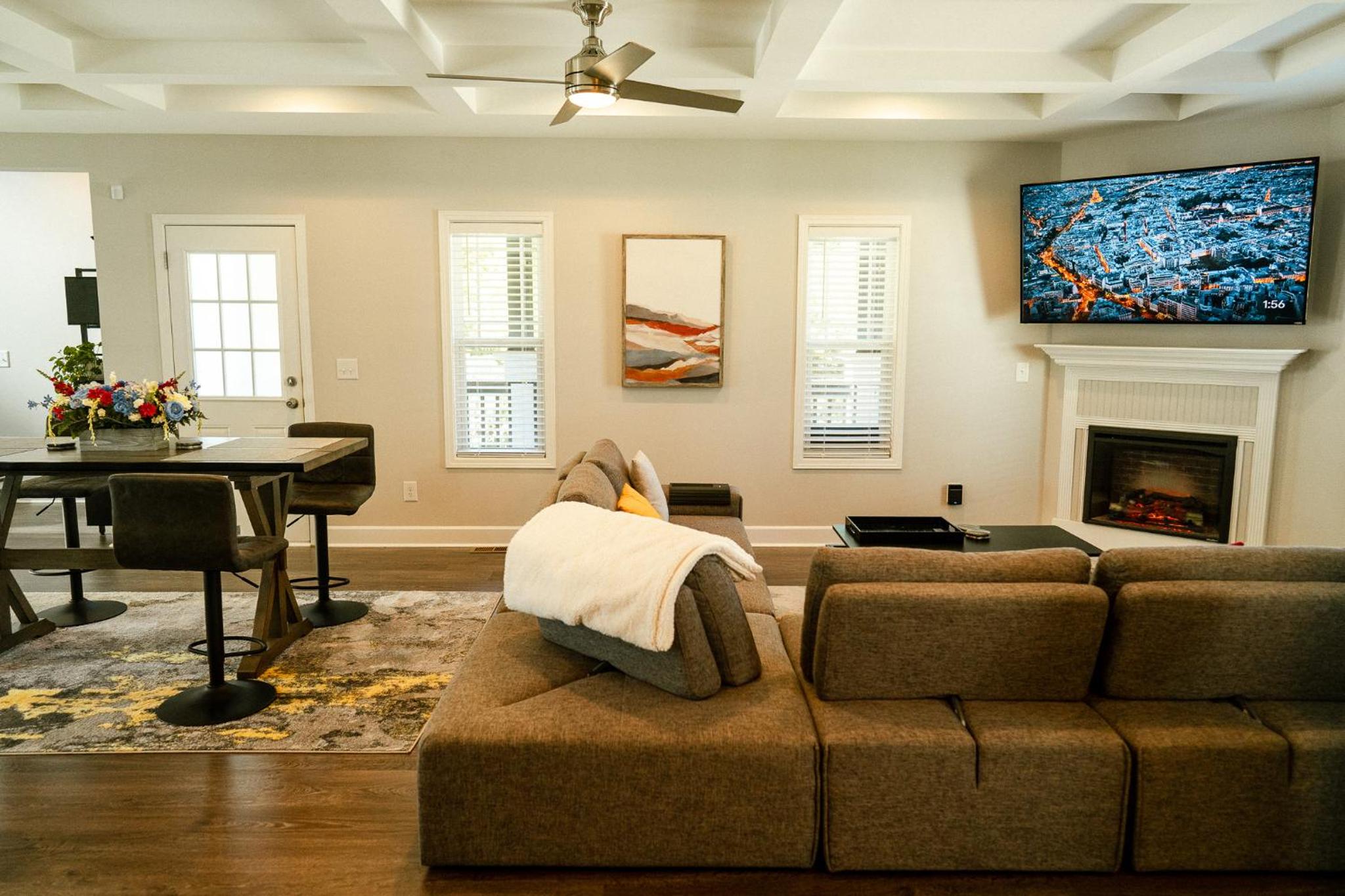 Enjoy this mini-mansion near downtown and the airport! view 5