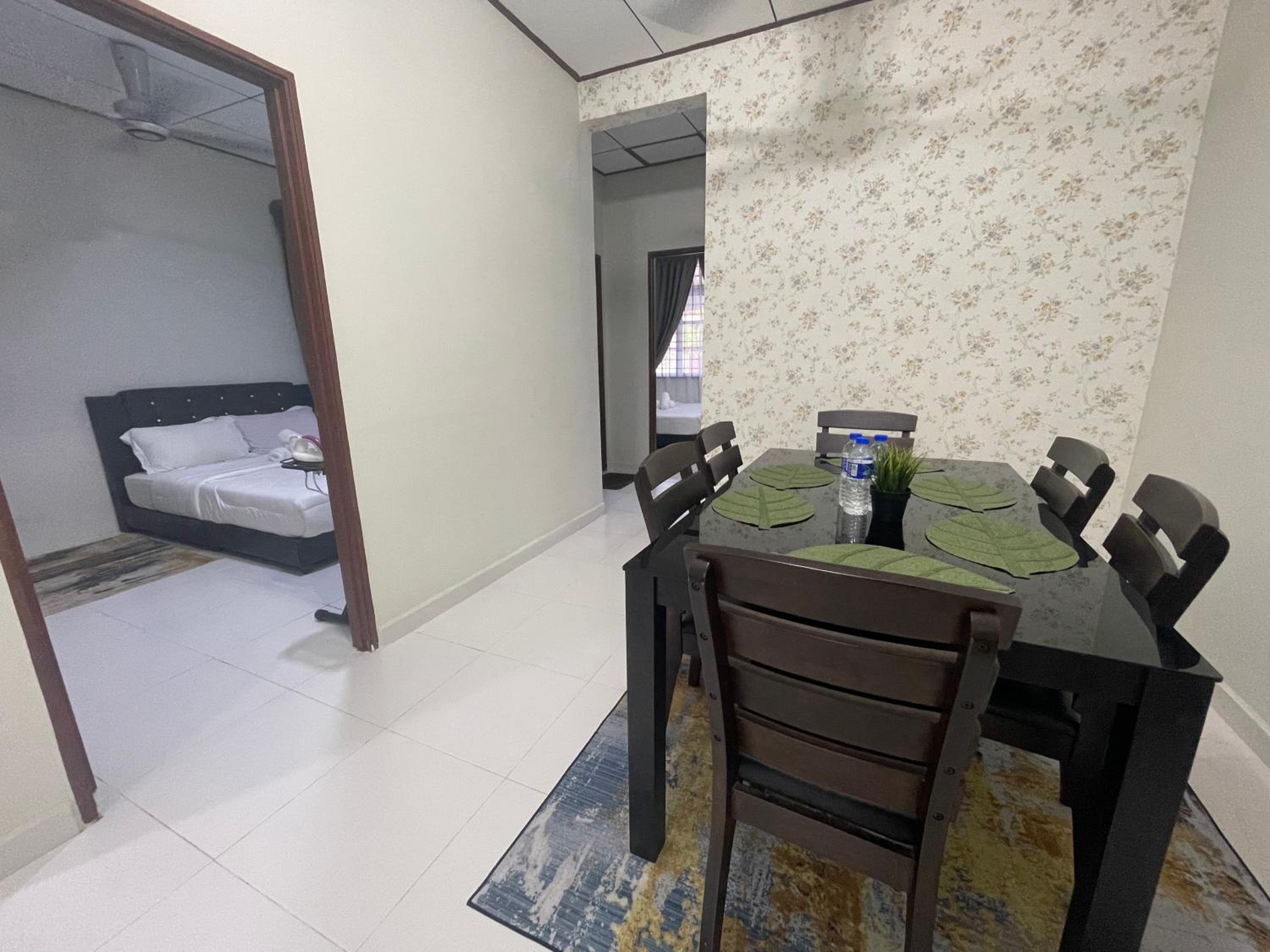 THREE ROOMS WITH WIFI HOMESTAY D’RAZAK IN KUALA TERENGGANU photo 4