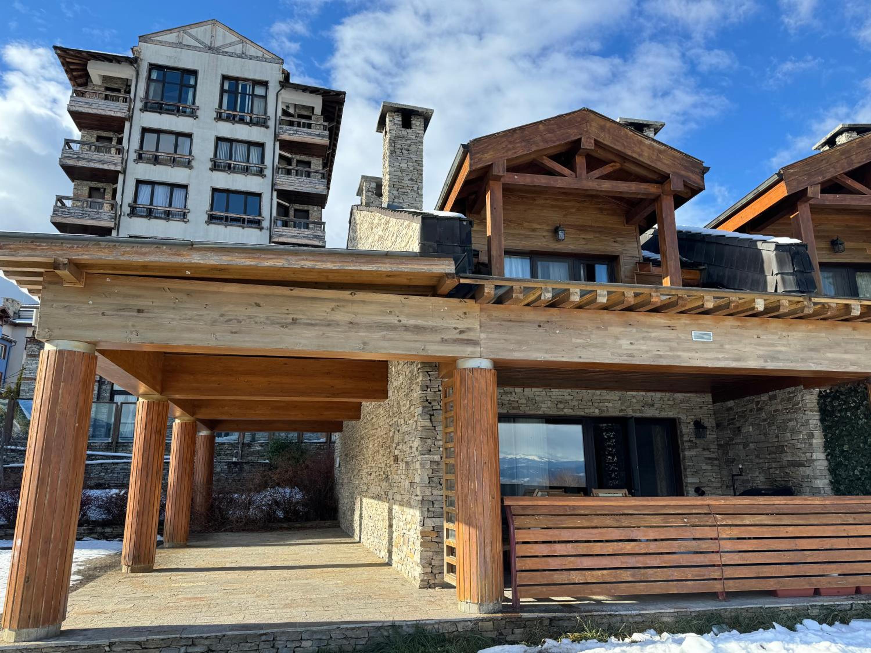 Pirin Golf Lake House