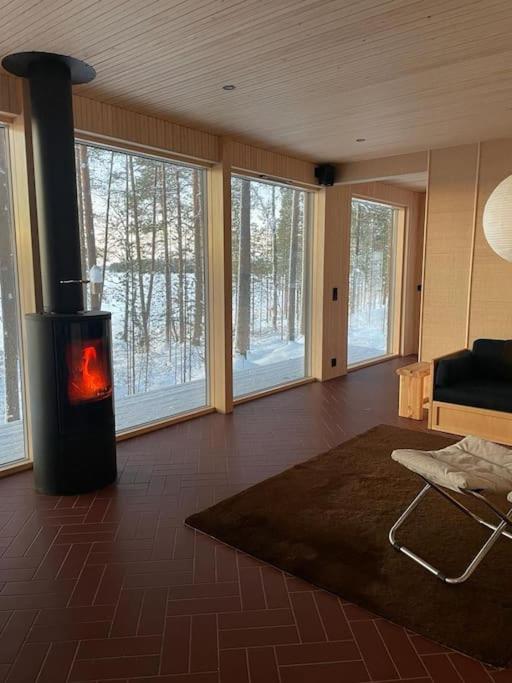 A unique lakeside cottage