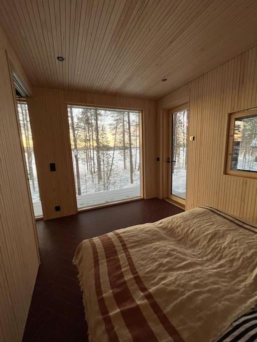 A unique lakeside cottage