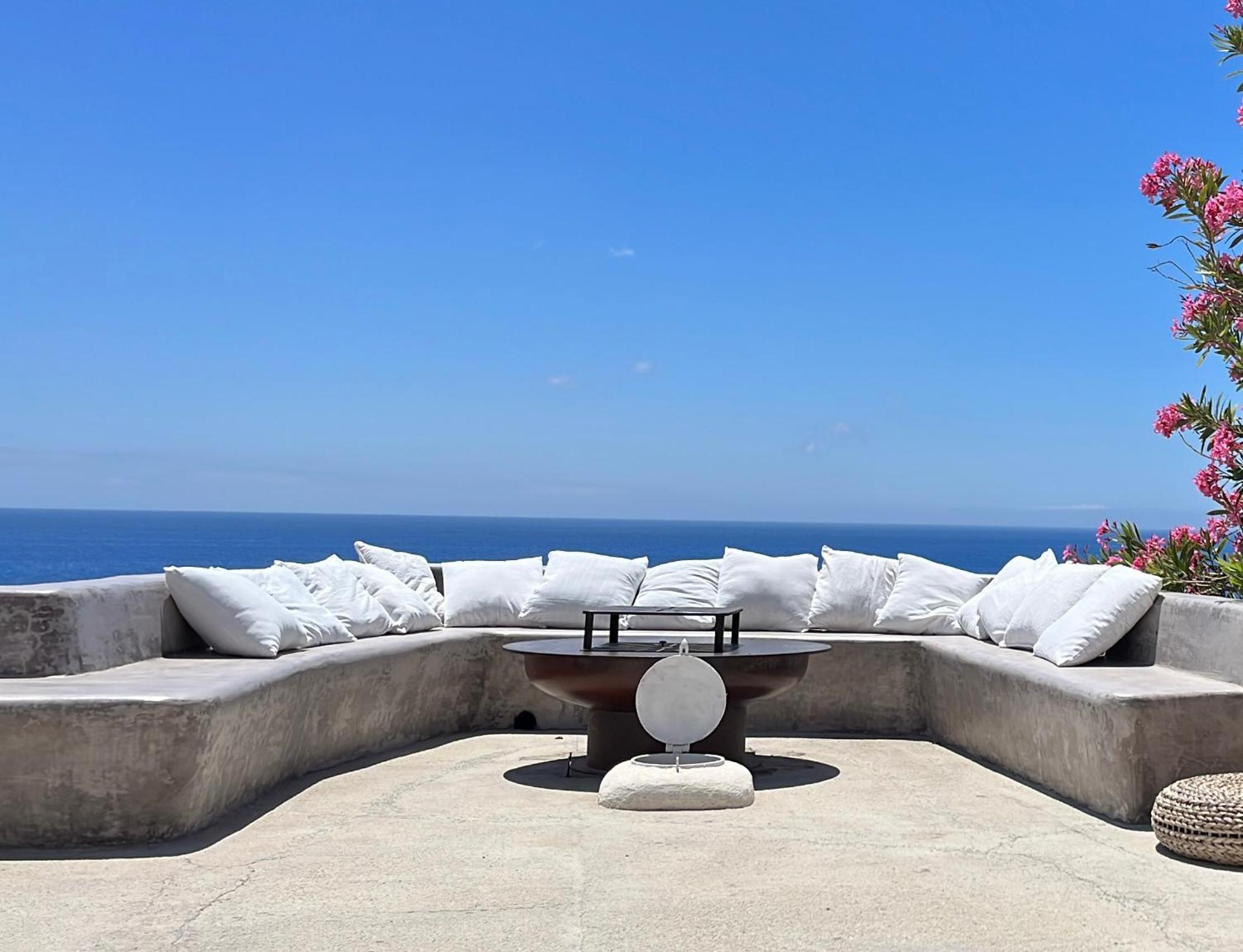 Dammuso dei Turchi by the ocean photo 4