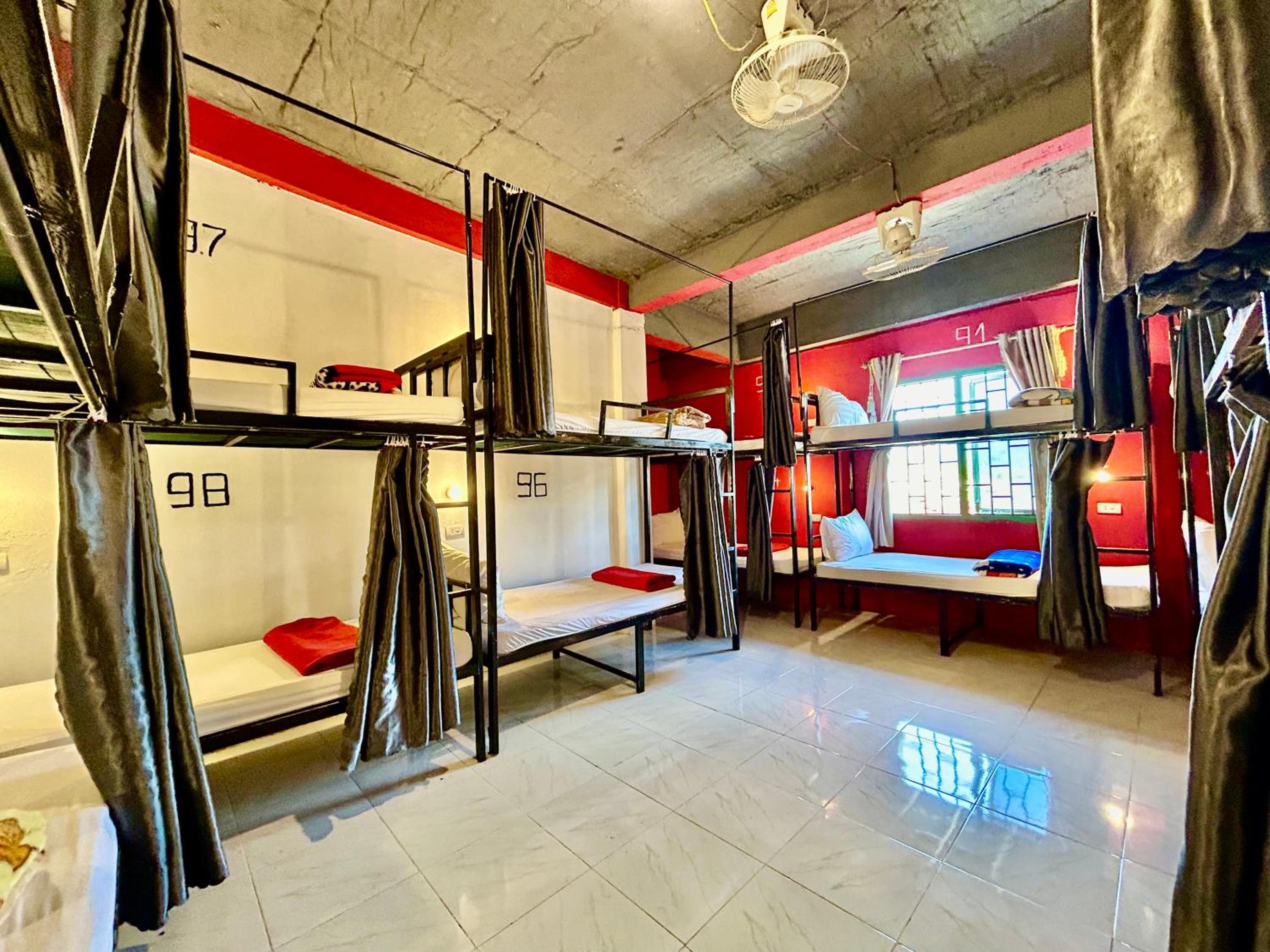 Vangvieng Rock Backpacker Rooftop Hostel