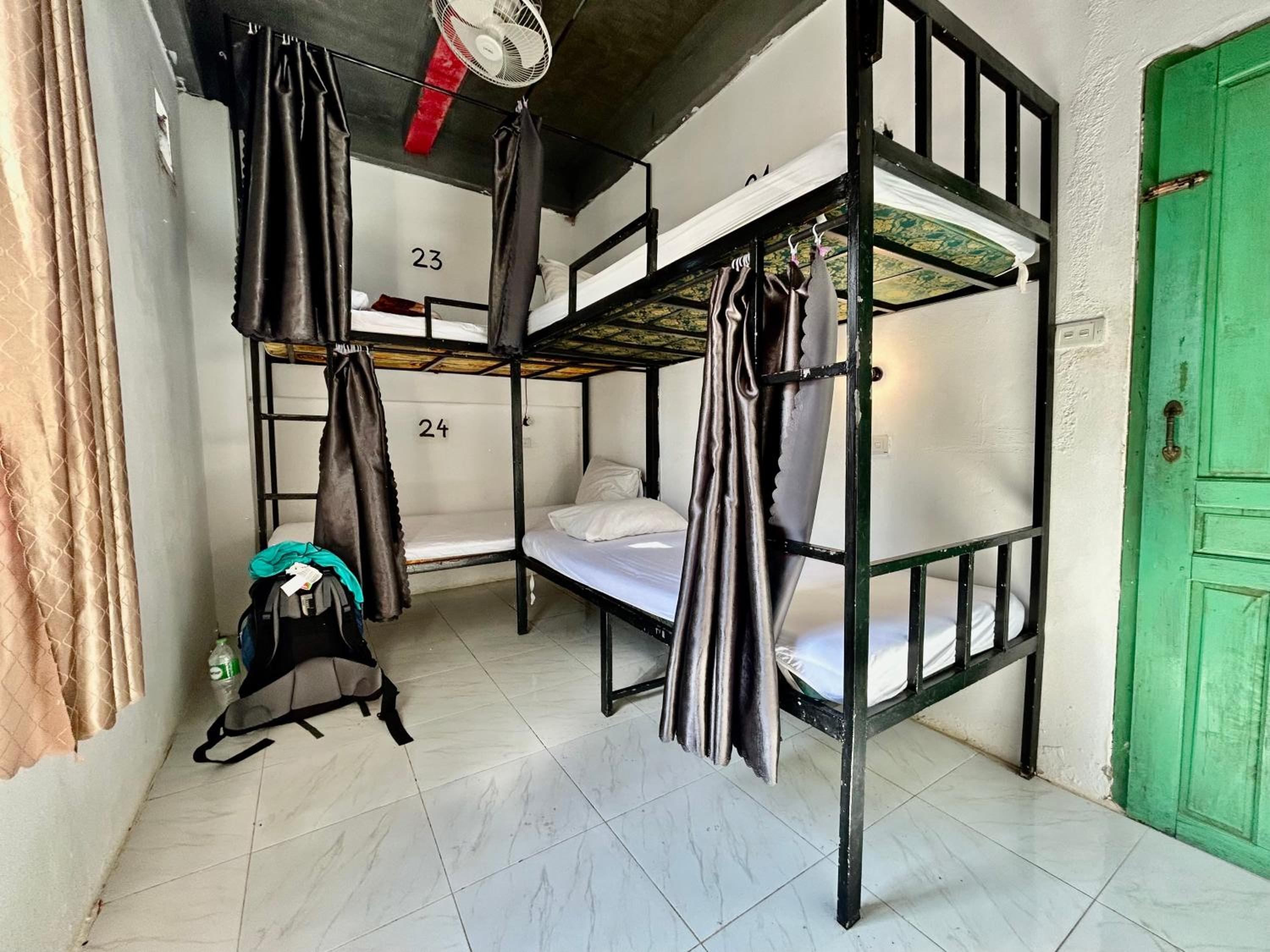 Vangvieng Rock Backpacker Rooftop Hostel