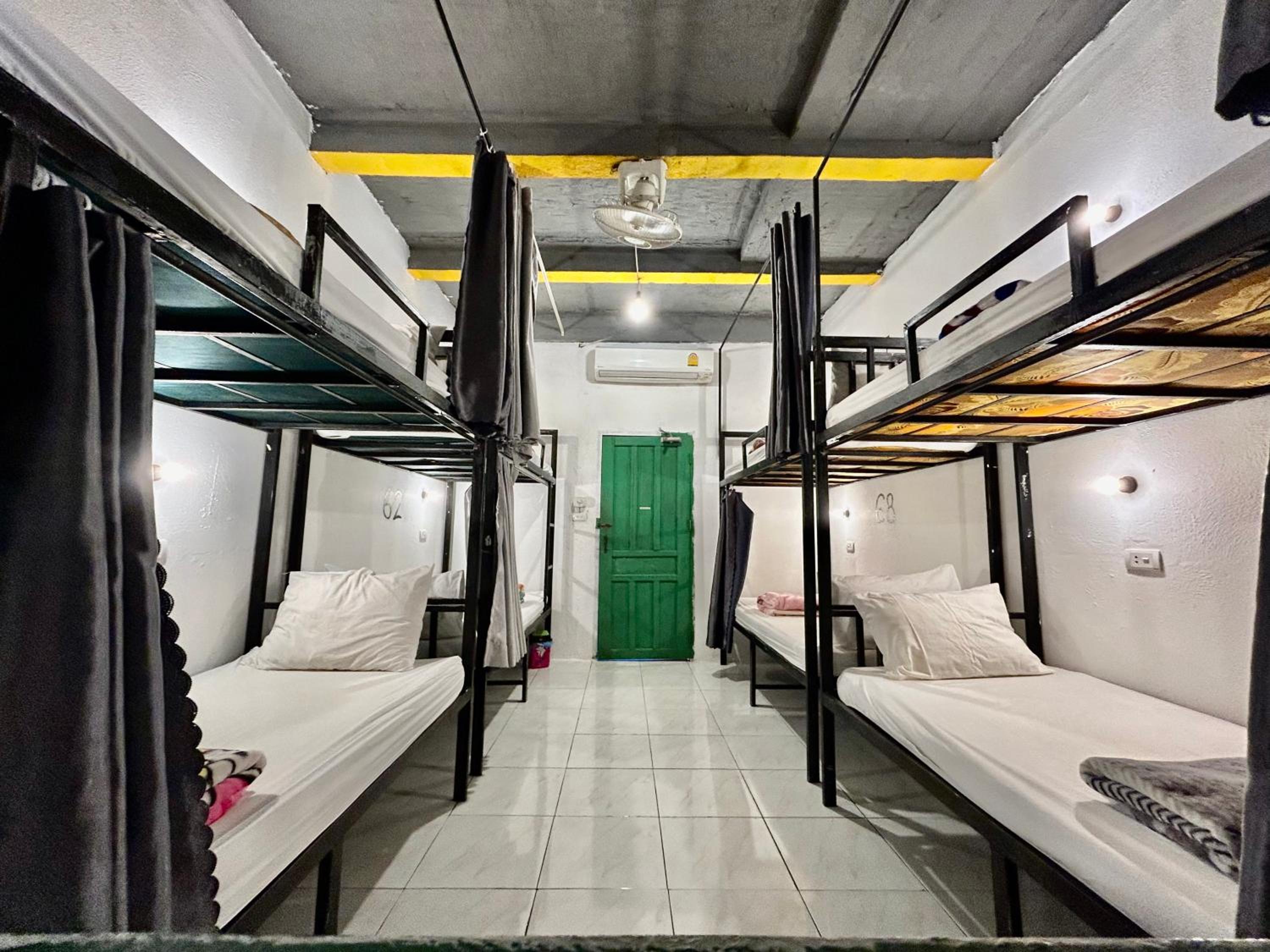 Vangvieng Rock Backpacker Rooftop Hostel
