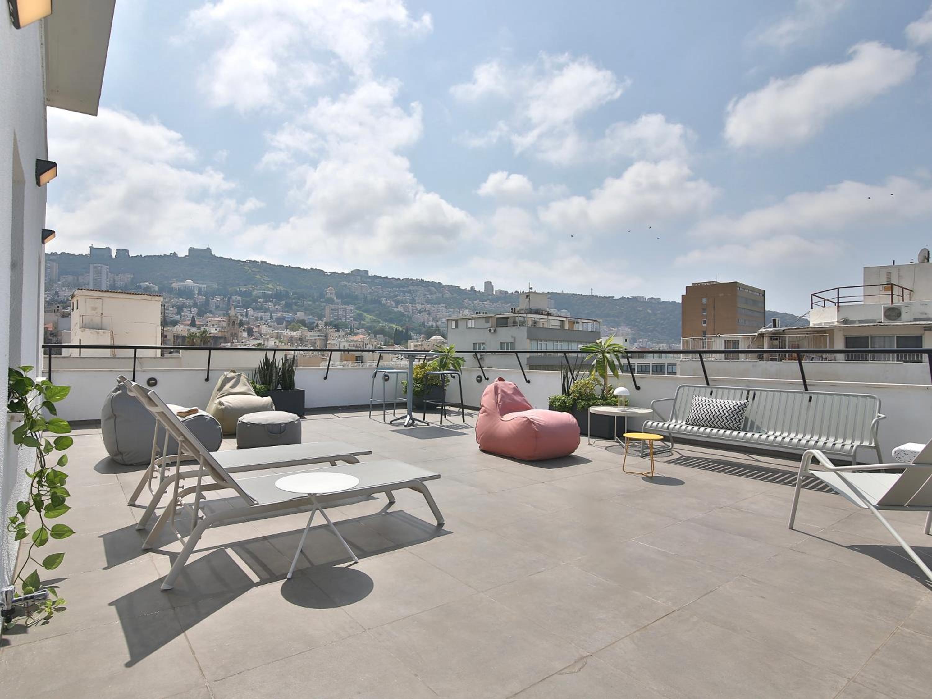 ROOFTOP 42 - Penthouse