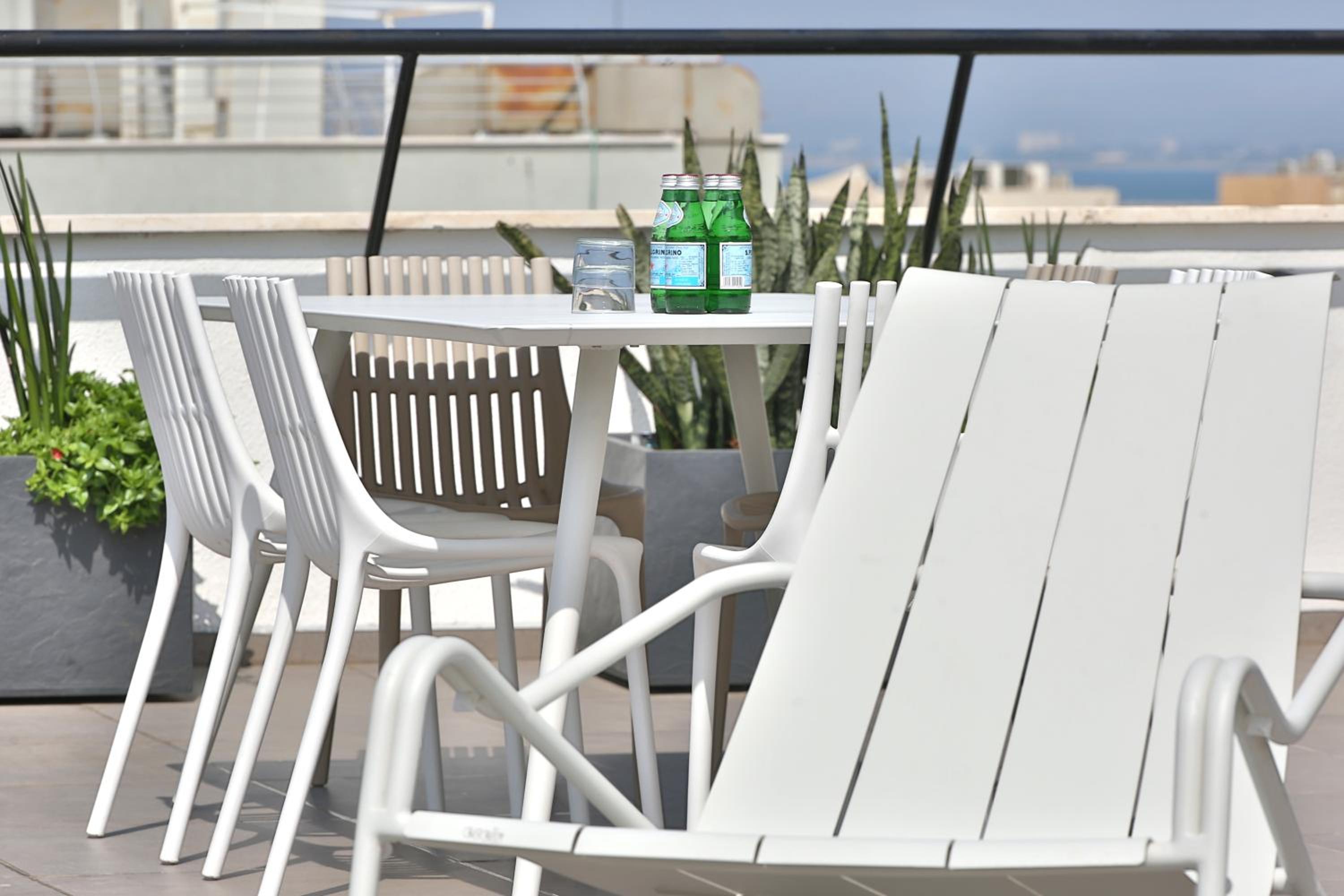 ROOFTOP 42 - Penthouse