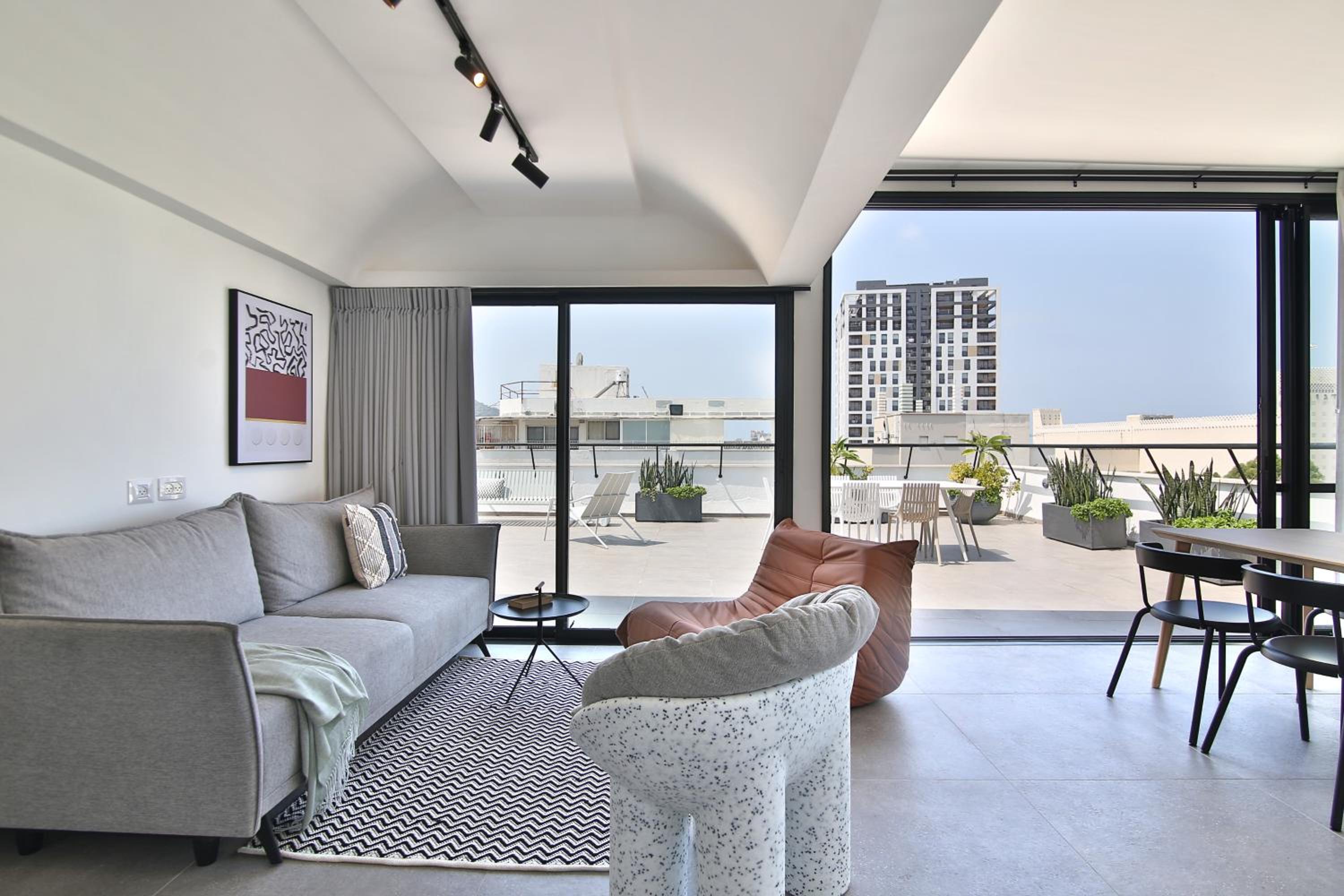 ROOFTOP 42 - Penthouse
