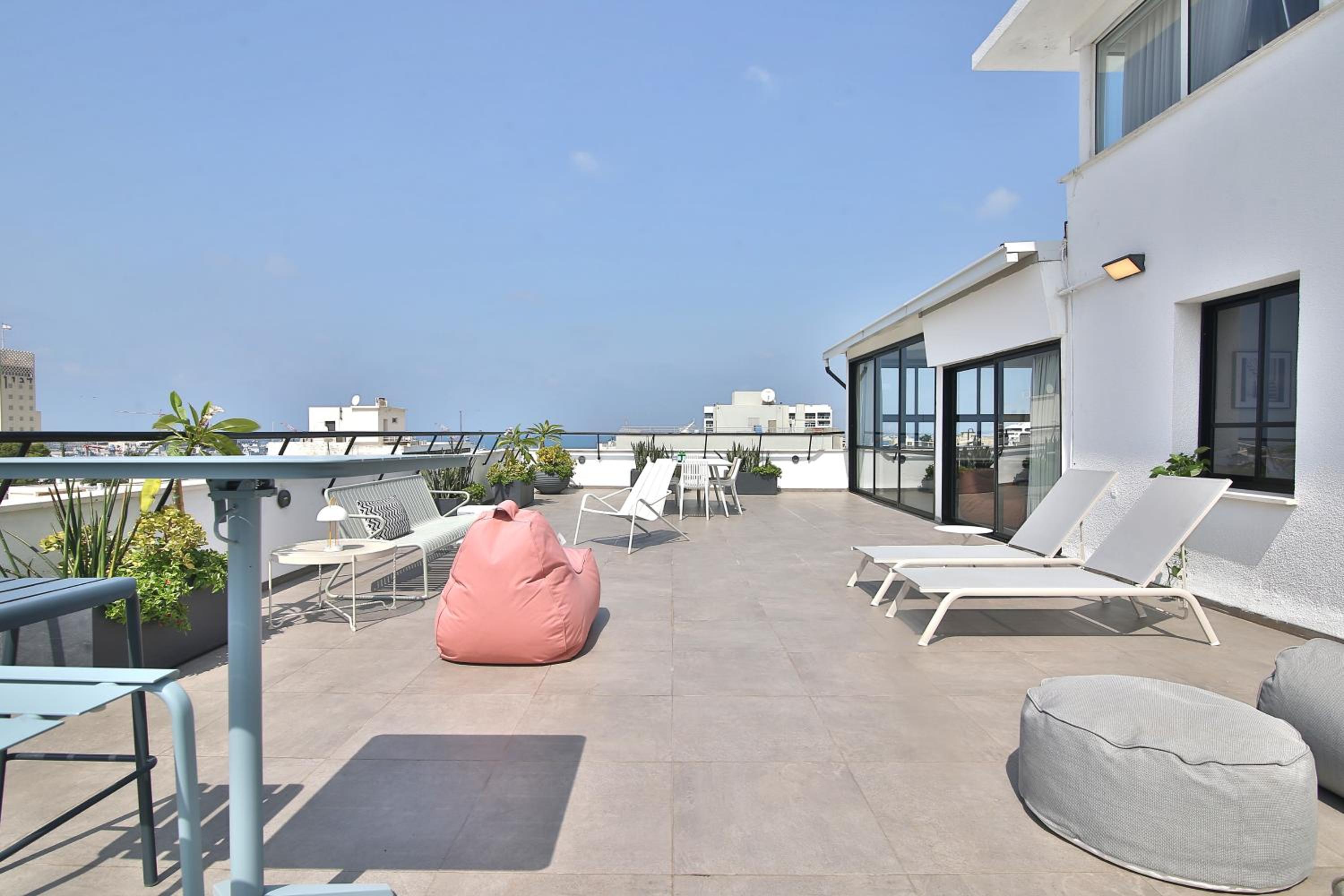 ROOFTOP 42 - Penthouse