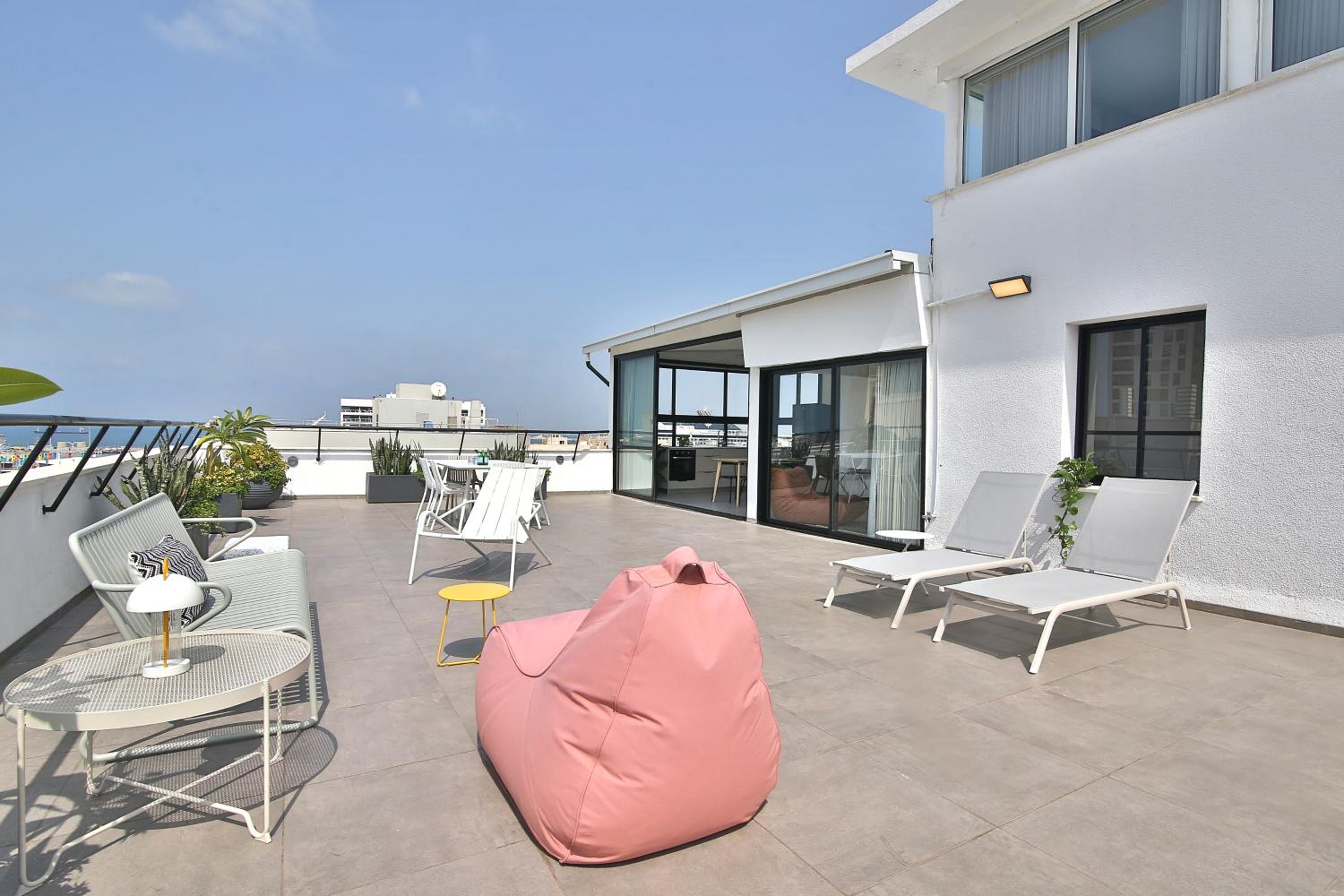 ROOFTOP 42 - Penthouse