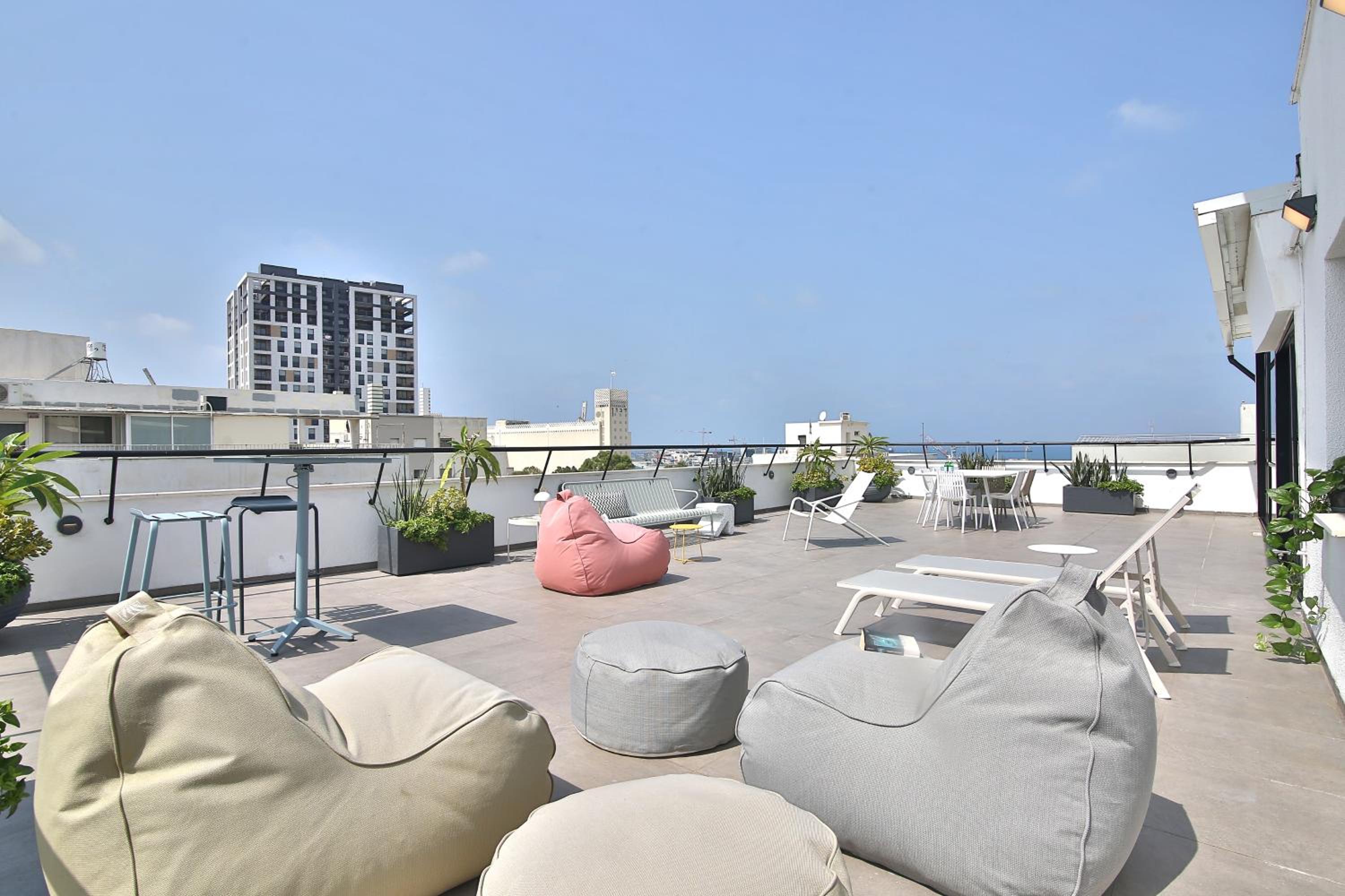 ROOFTOP 42 - Penthouse