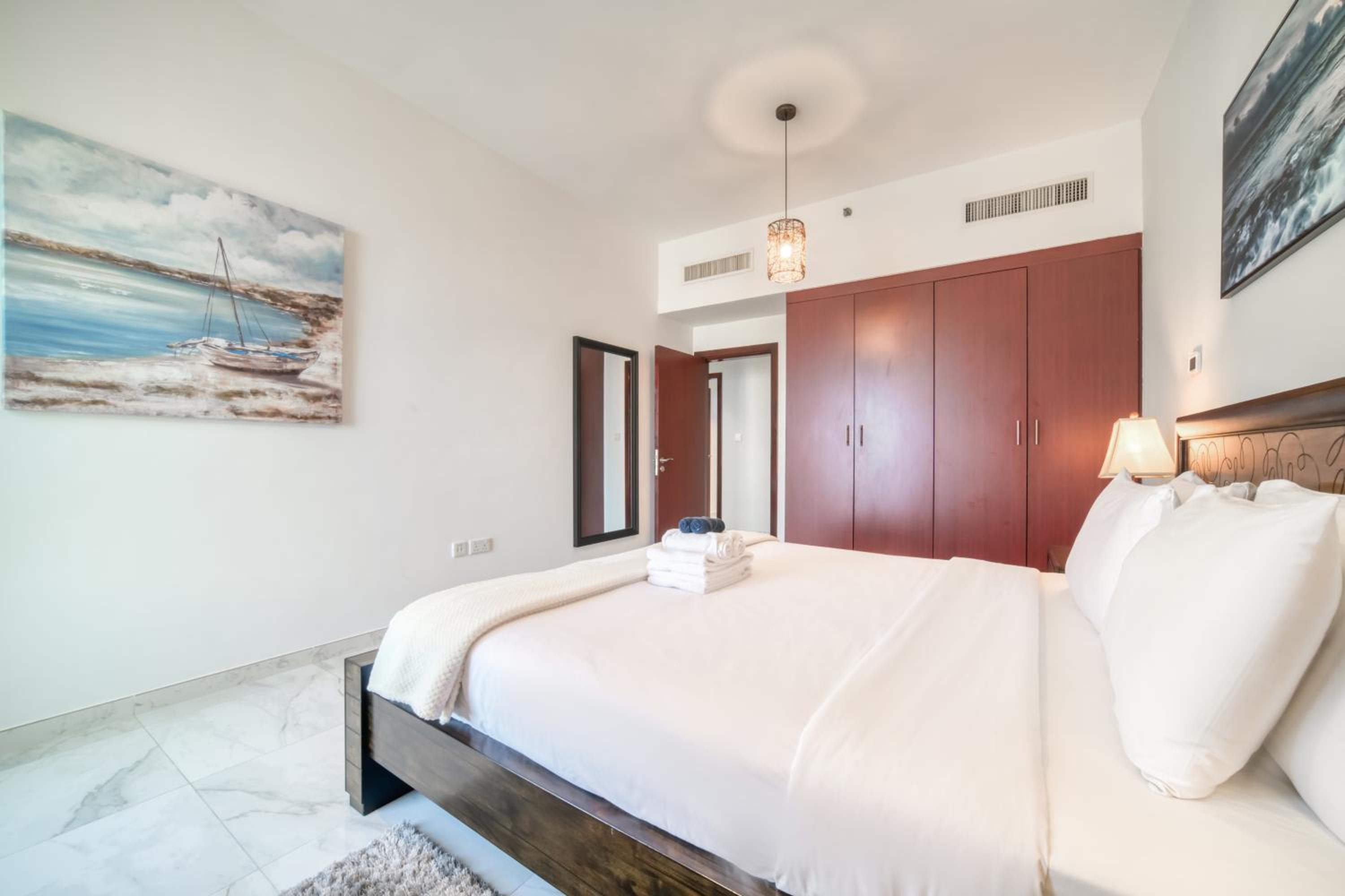 300m From The Beach - JBR Apartment with Sea & Dubai Eye Views