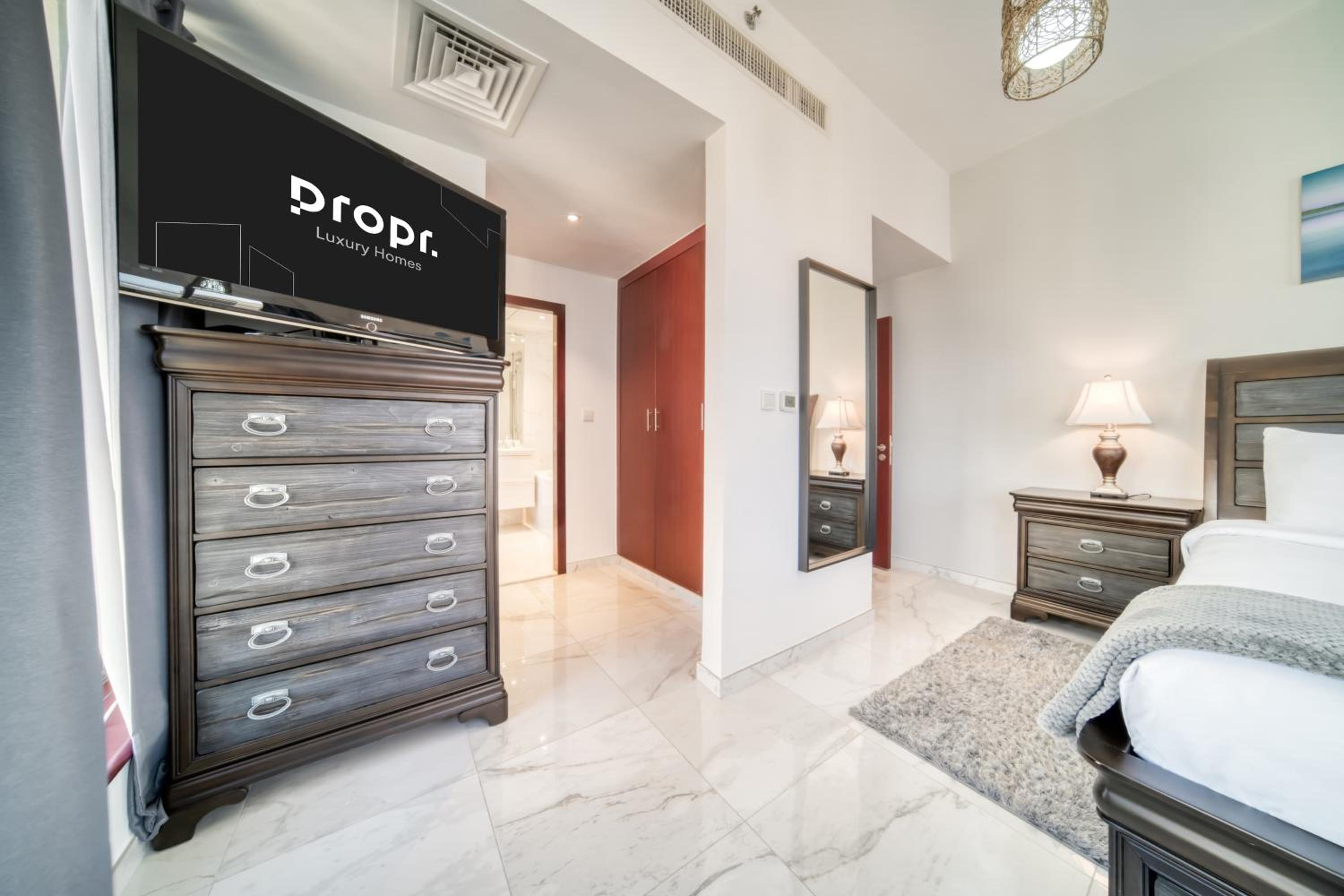 300m From The Beach - JBR Apartment with Sea & Dubai Eye Views