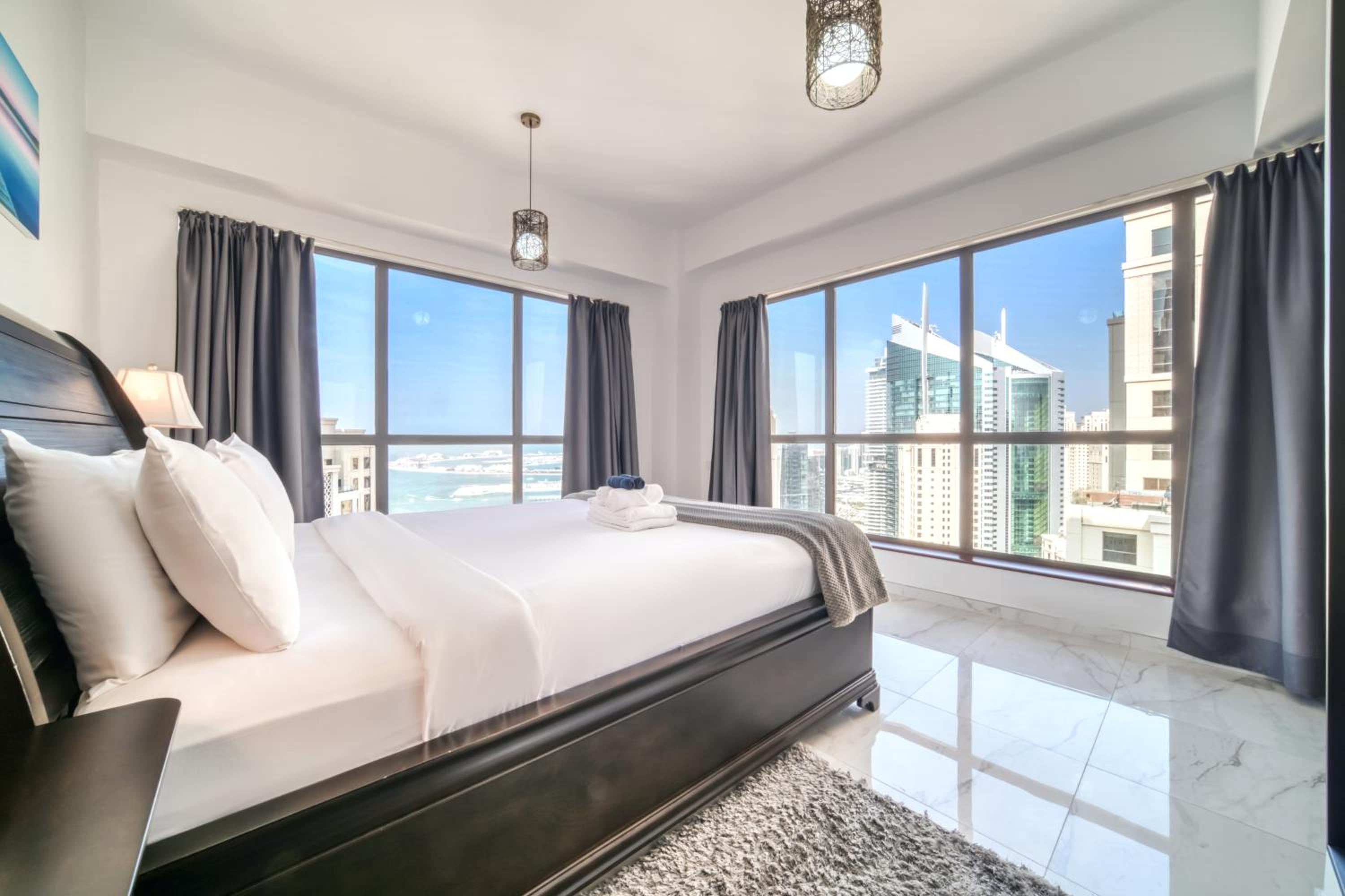 300m From The Beach - JBR Apartment with Sea & Dubai Eye Views