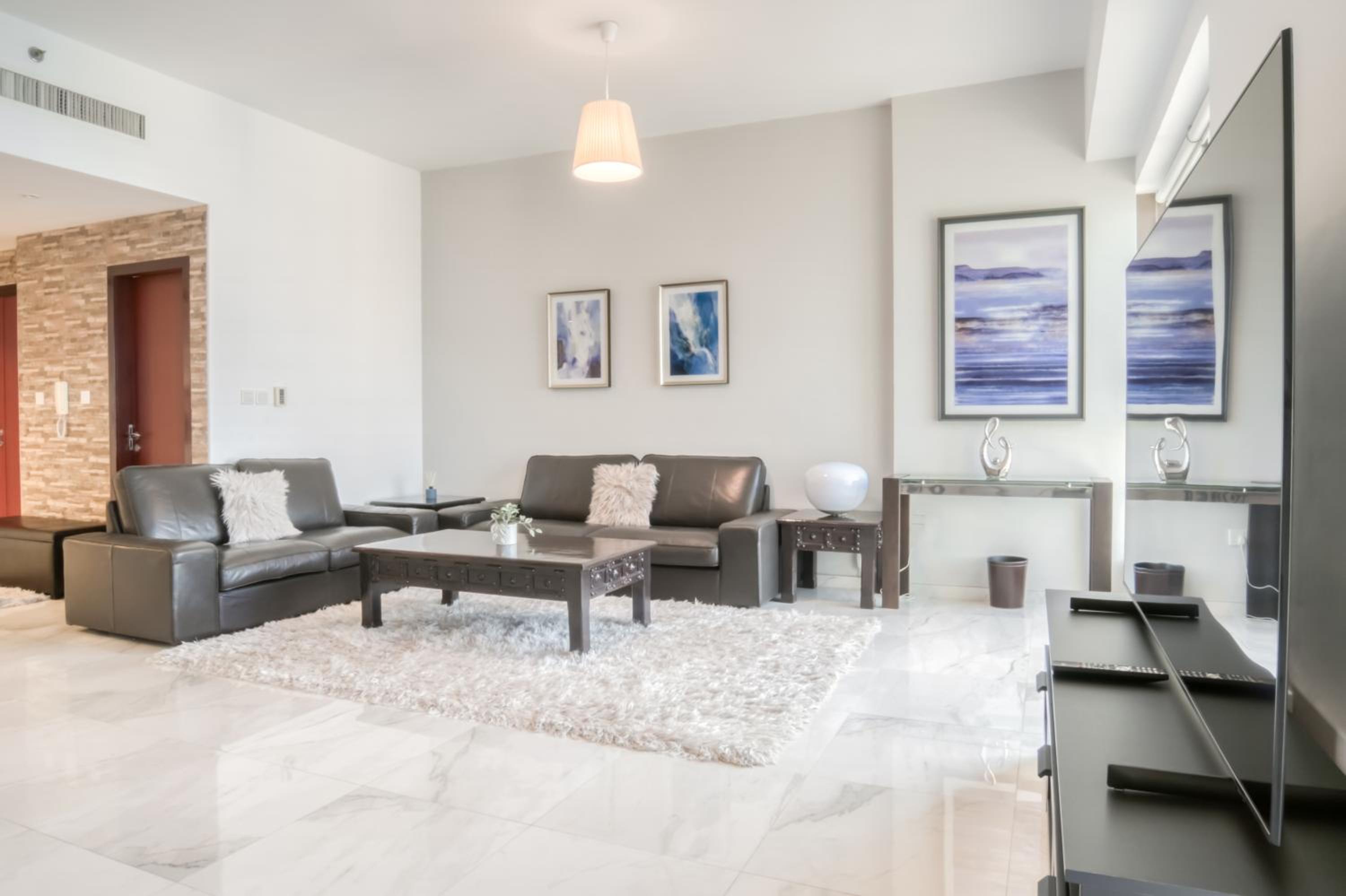 300m From The Beach - JBR Apartment with Sea & Dubai Eye Views