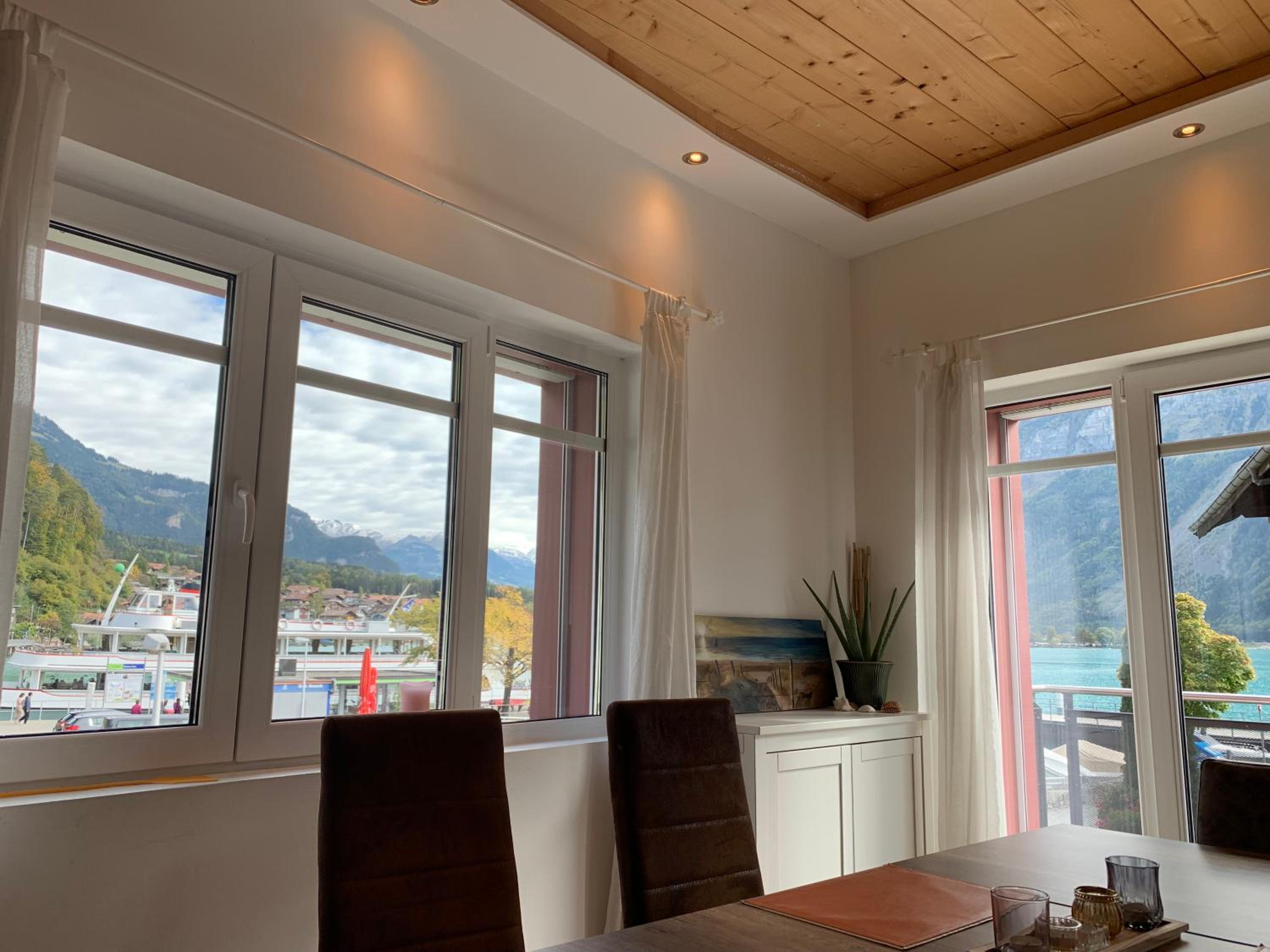Al Porto Fantastic Lake & Mountain View Apartment
