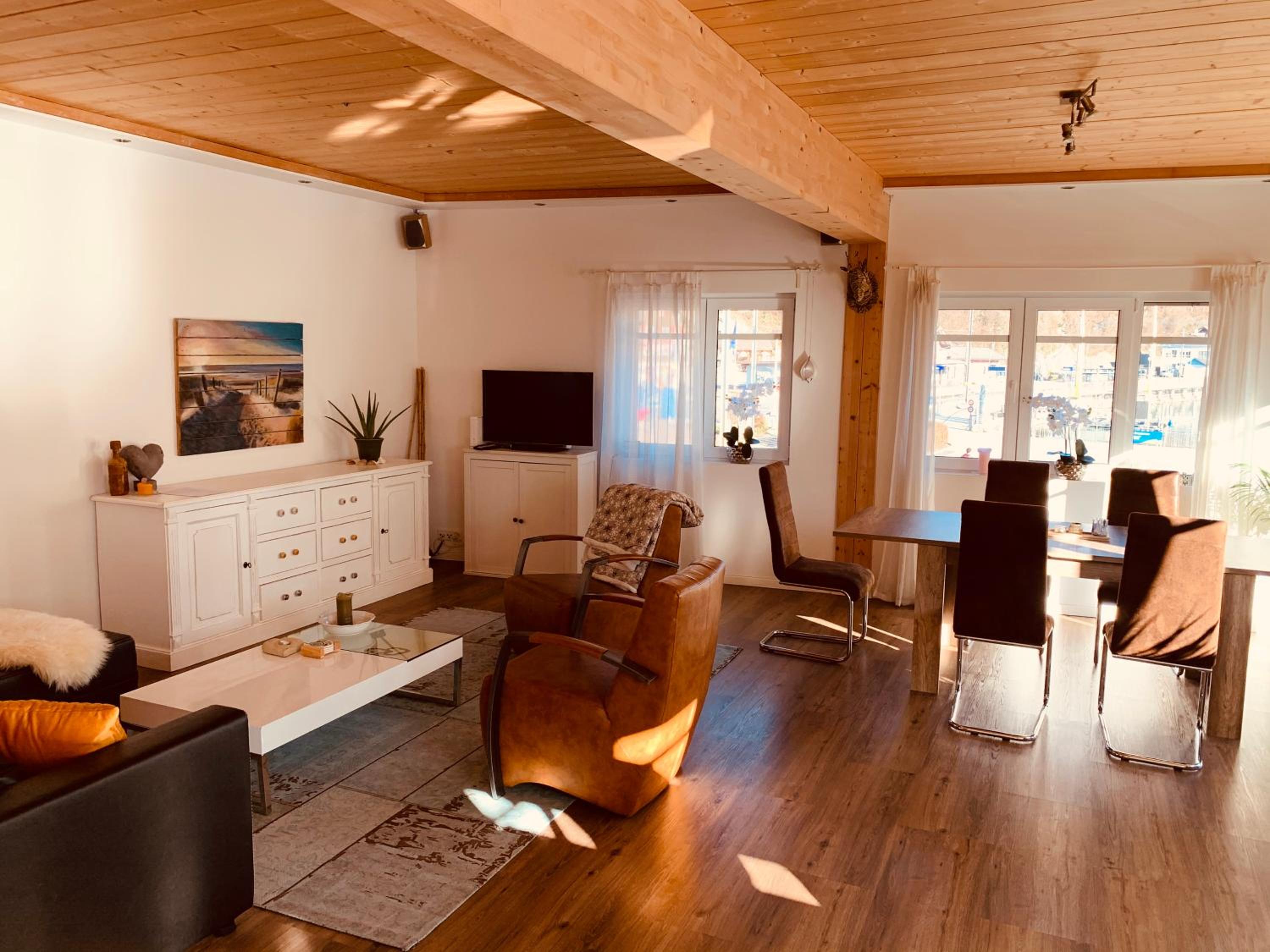 Al Porto Fantastic Lake & Mountain View Apartment
