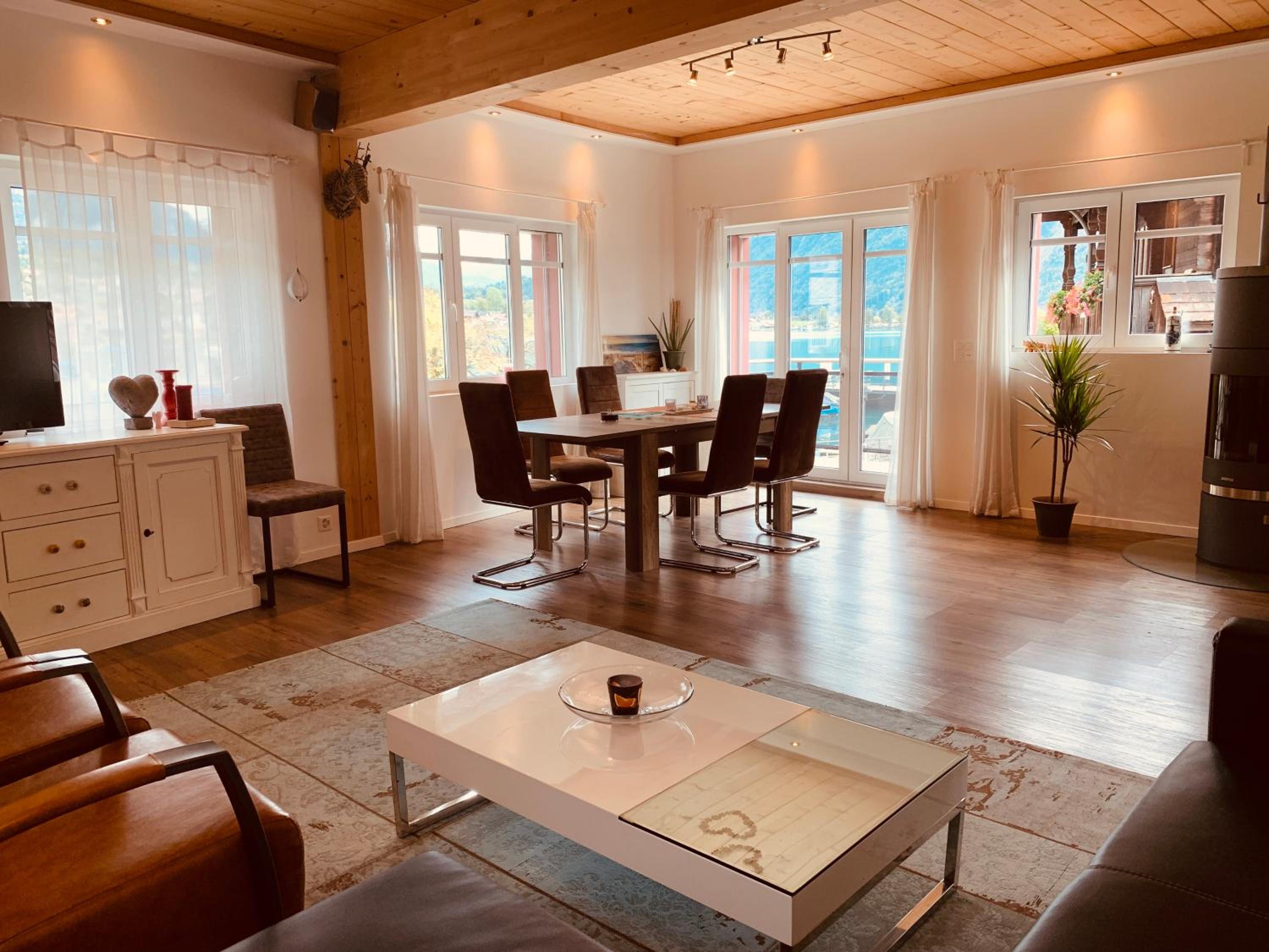 Al Porto Fantastic Lake & Mountain View Apartment