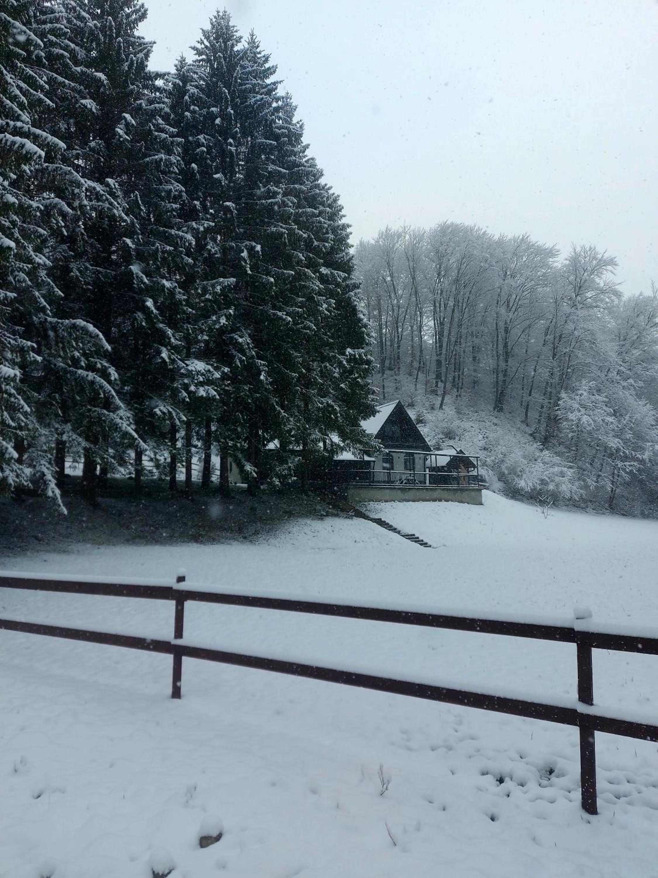 Vikendica Tuzla, Dolina mira