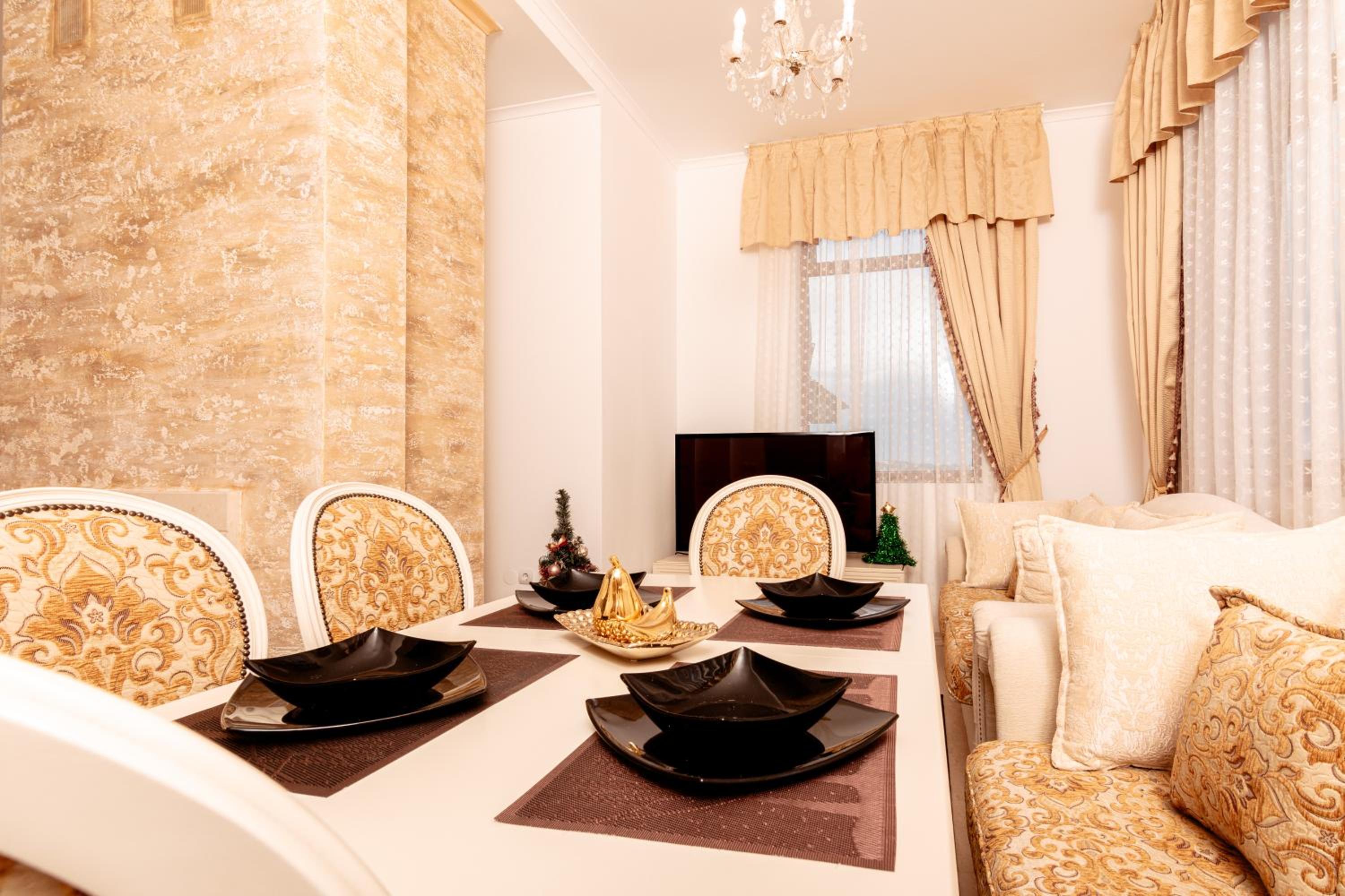 The Golden Nest - 3 Bedroom Family Mountain Apartment
