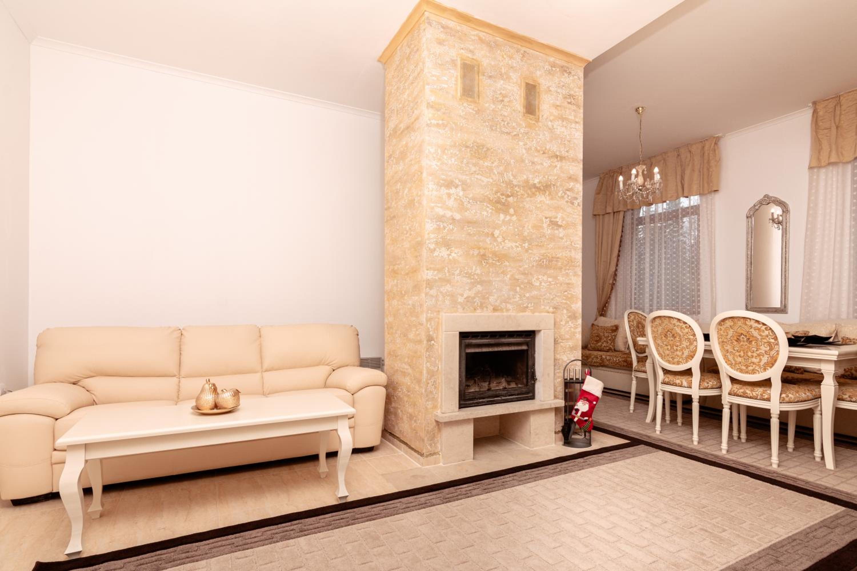 The Golden Nest - 3 Bedroom Family Mountain Apartment