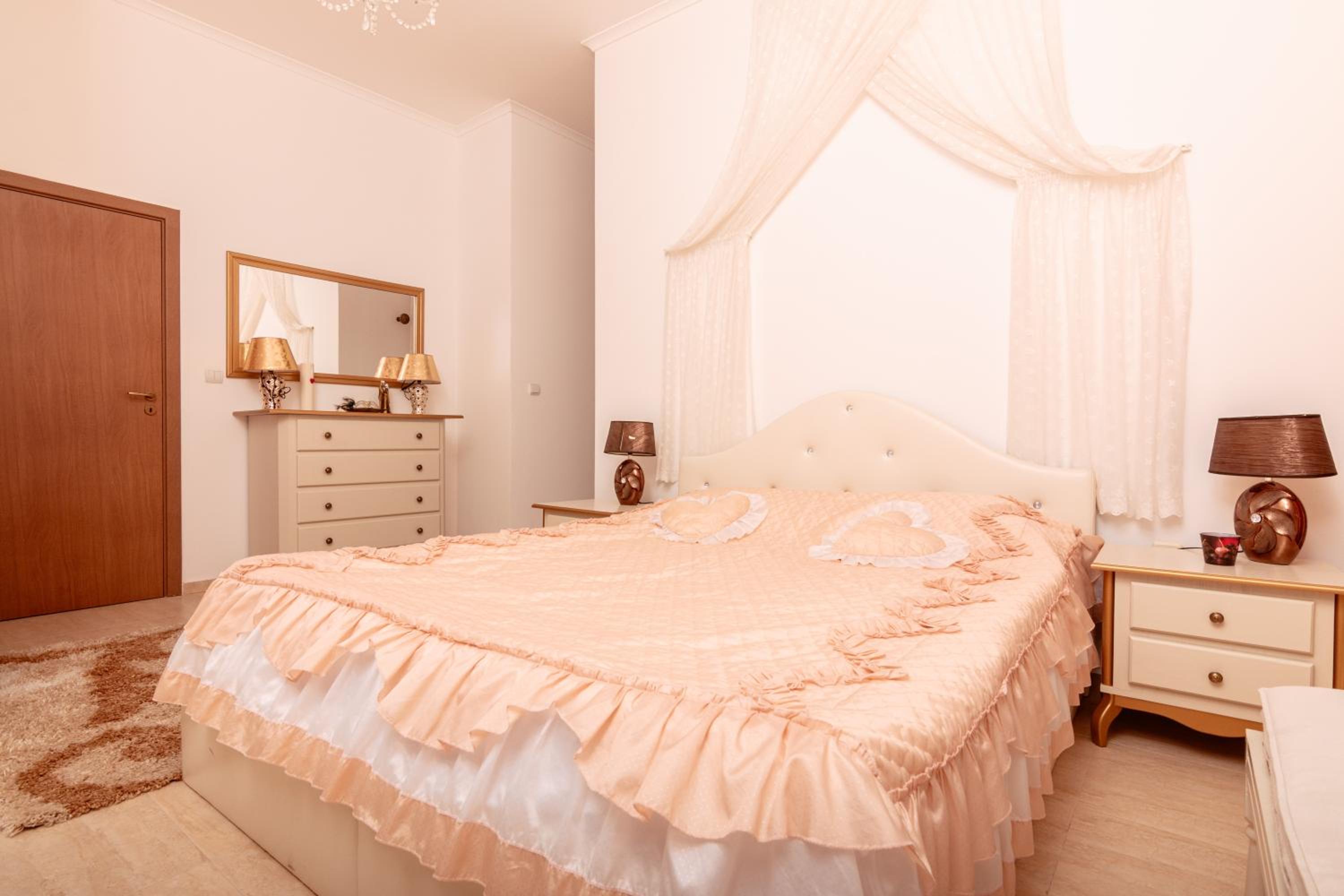 The Golden Nest - 3 Bedroom Family Mountain Apartment