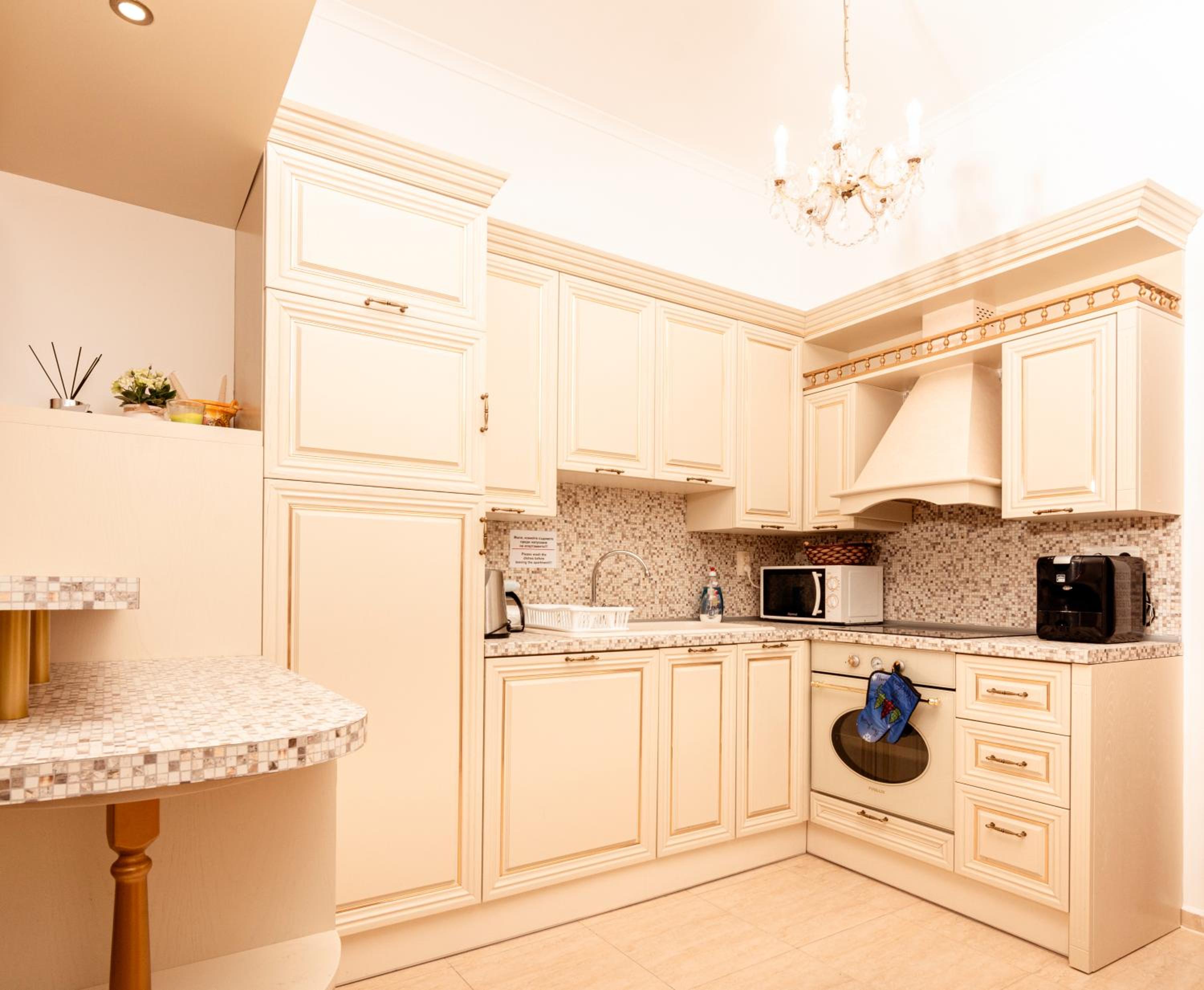 The Golden Nest - 3 Bedroom Family Mountain Apartment