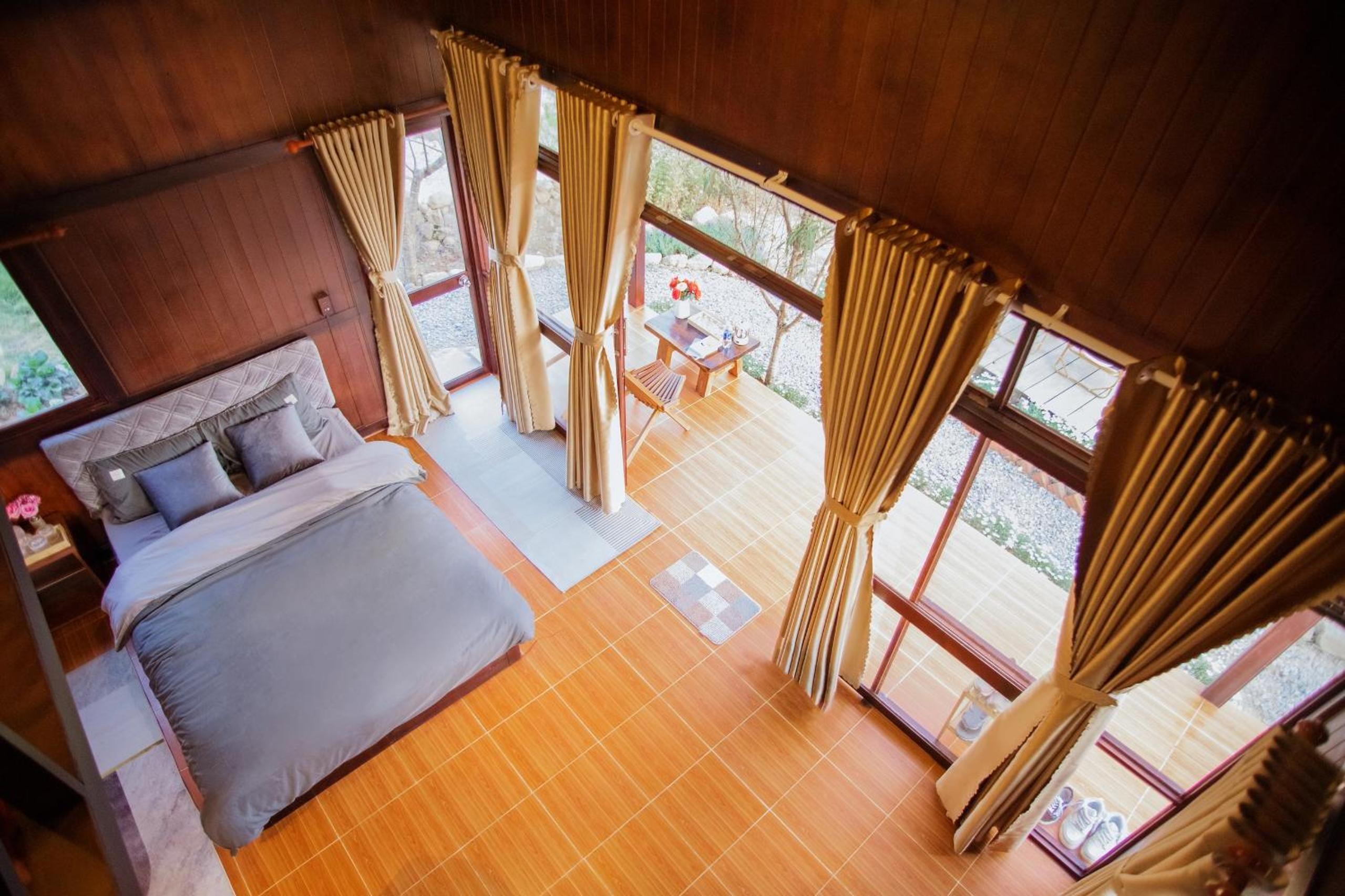 Một căn nhà gỗ ấm áp