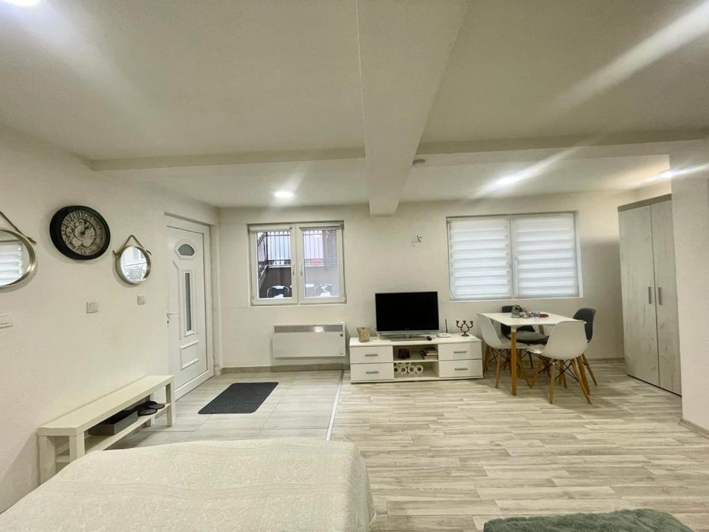 Modern Studio in Heart of Old Town