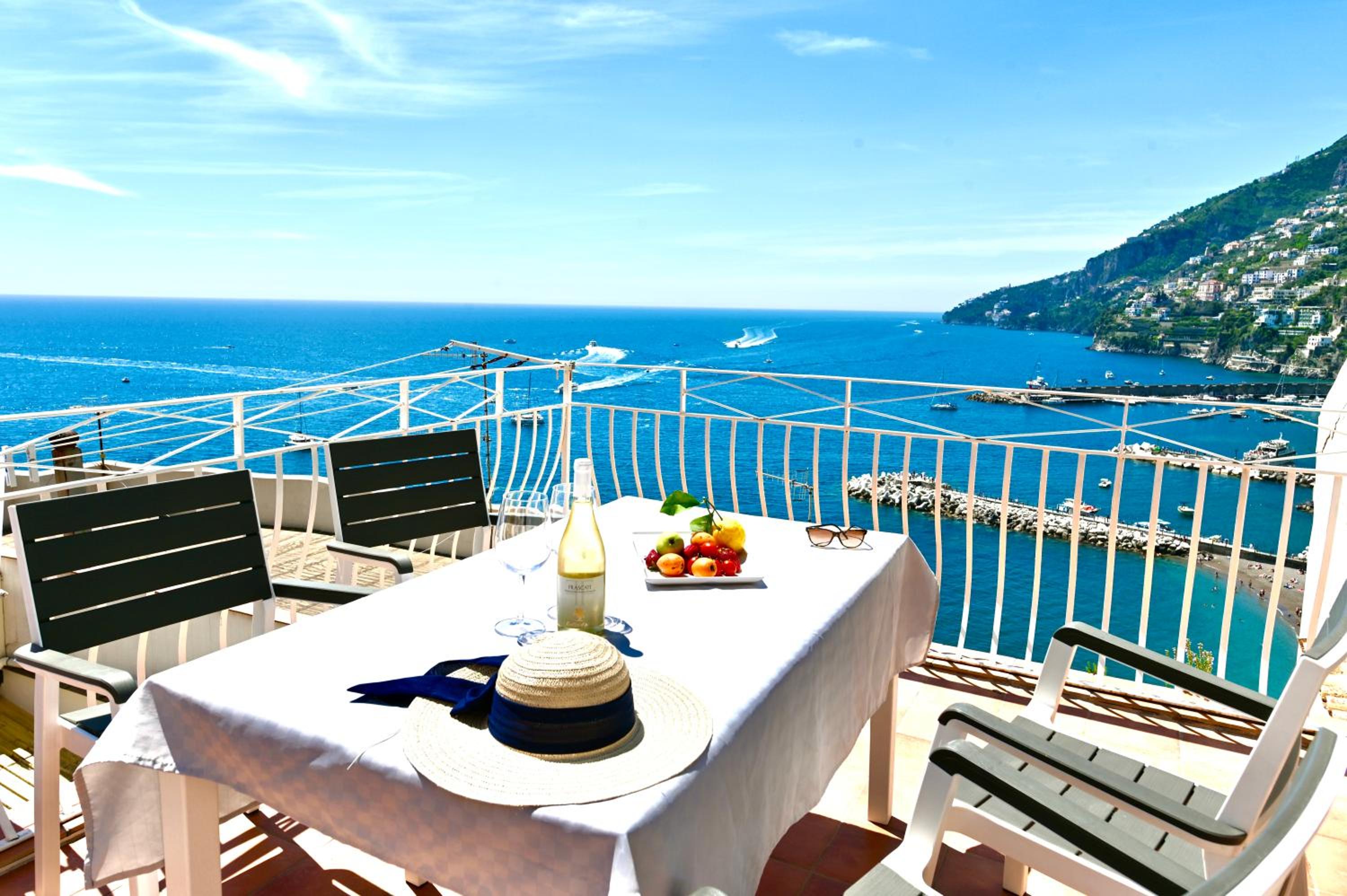 Rooftop flat in Amalfi Central "Panoramic view, Near the beach,Terrace " photo 3