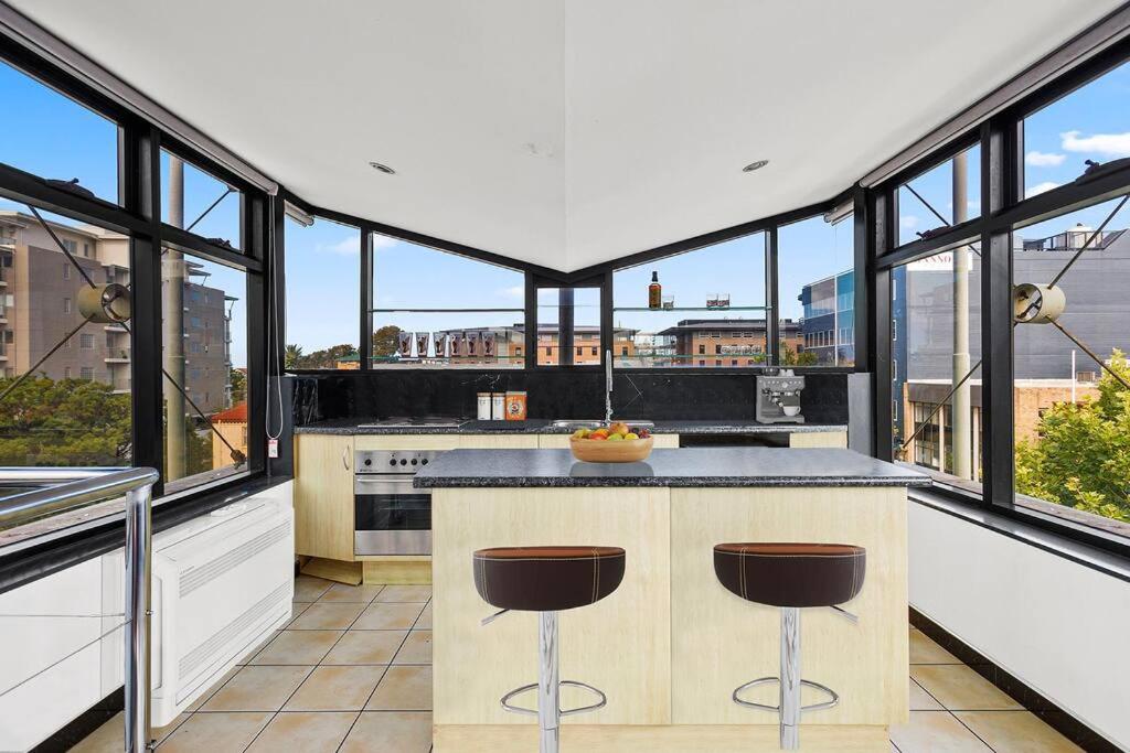 Kokopelli Wollongong Iconic CBD Deco Penthouse 360 Degree Views Parking