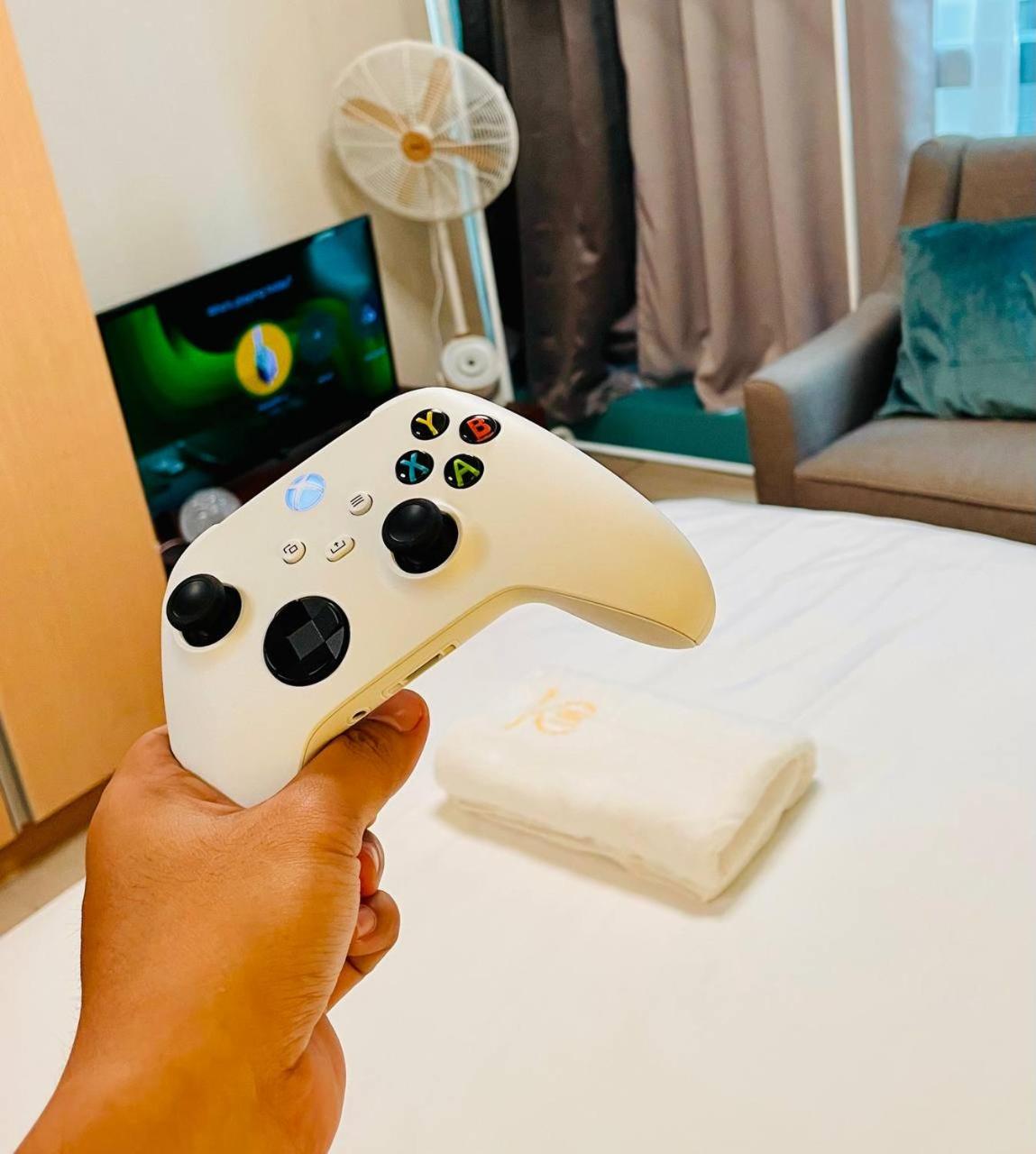 Thompson Suites - 2 beds, One Uptown Residences - XBOX & Netflix view 3