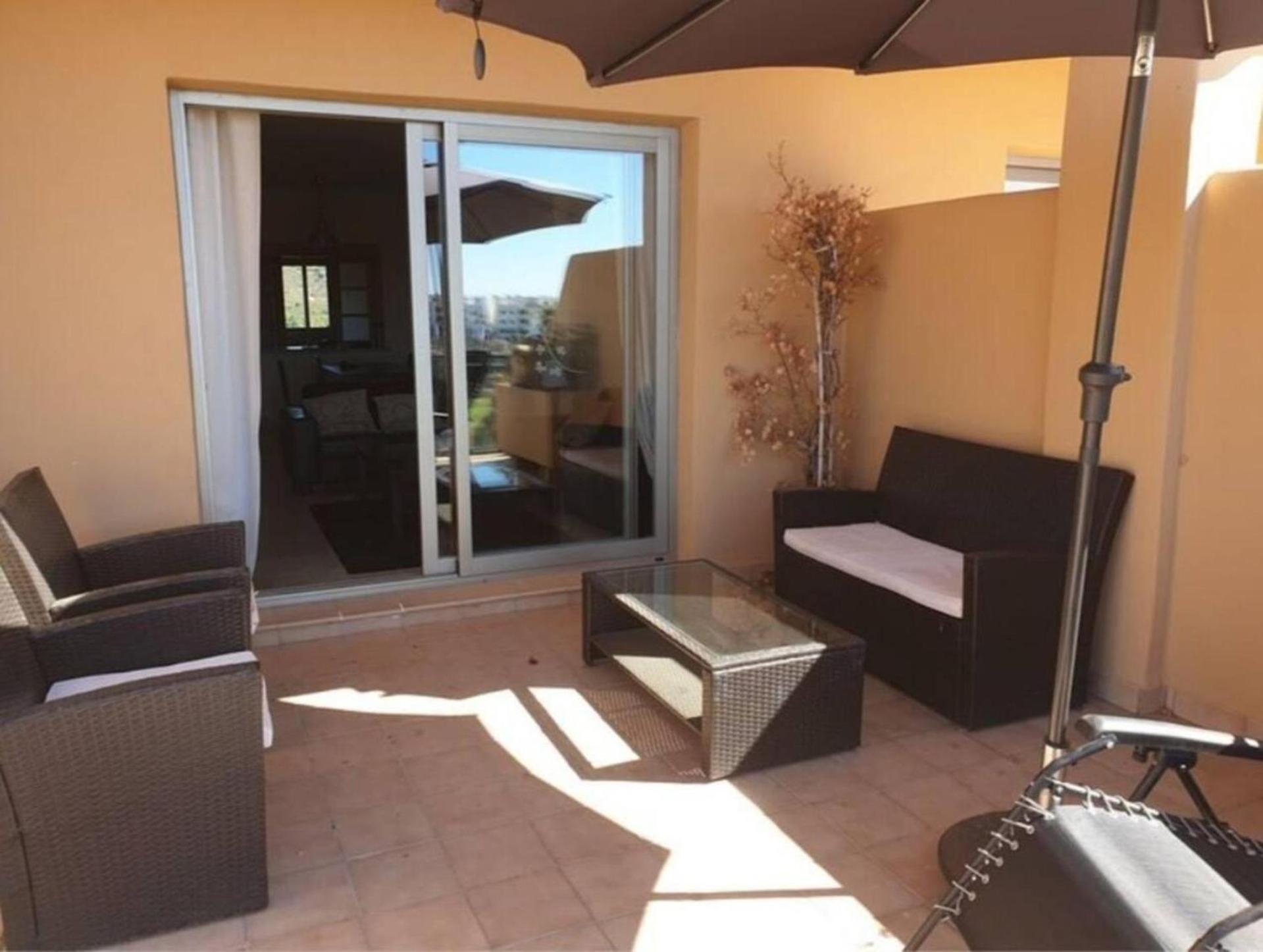 2 Bed Flat-Sleeps4-Pets-Pool-Parking-GolfClub