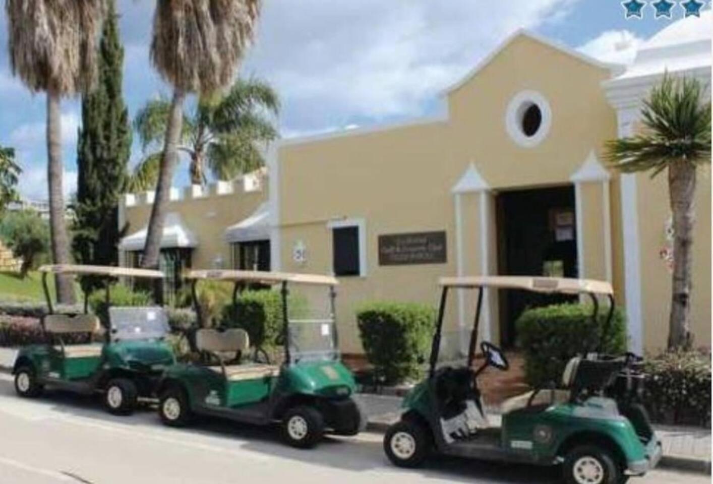2 Bed Flat-Sleeps4-Pets-Pool-Parking-GolfClub