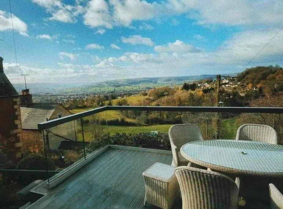 Hotel A Cotswold Cabin With Great Views And A Hot Tub