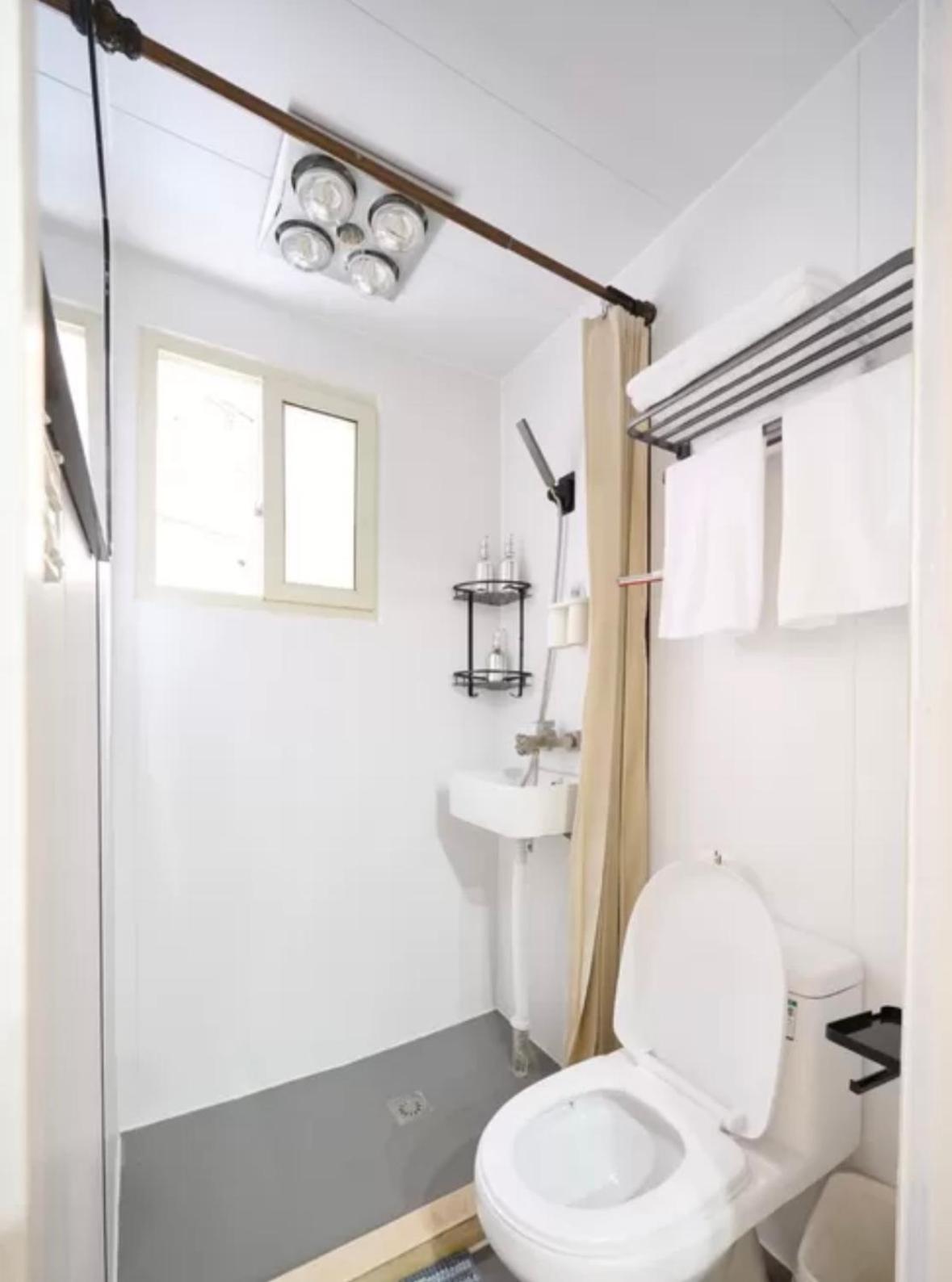 Shanghai Hills&Well-time Scandi Loft with Terrace Near Line2 Jing'an Temple