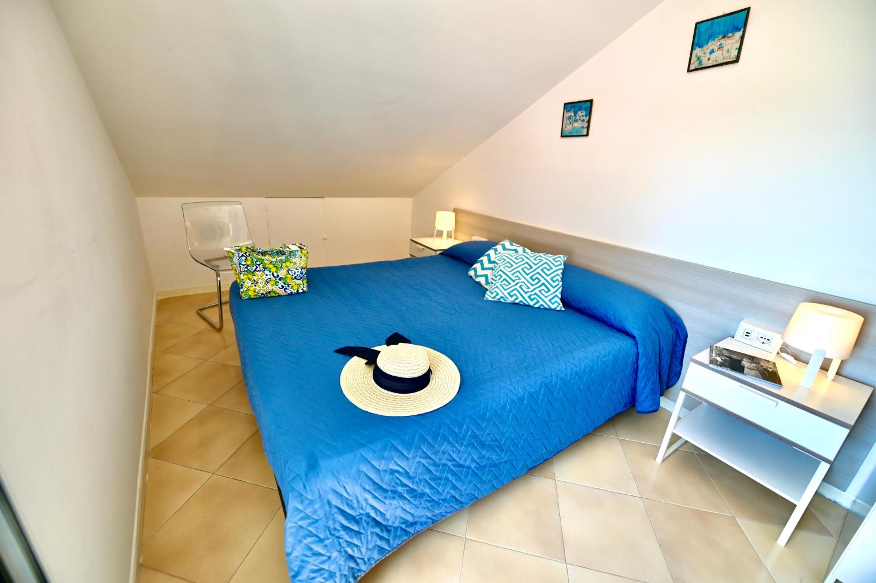 Rooftop flat in Amalfi Central "Panoramic view, Near the beach,Terrace " photo 5