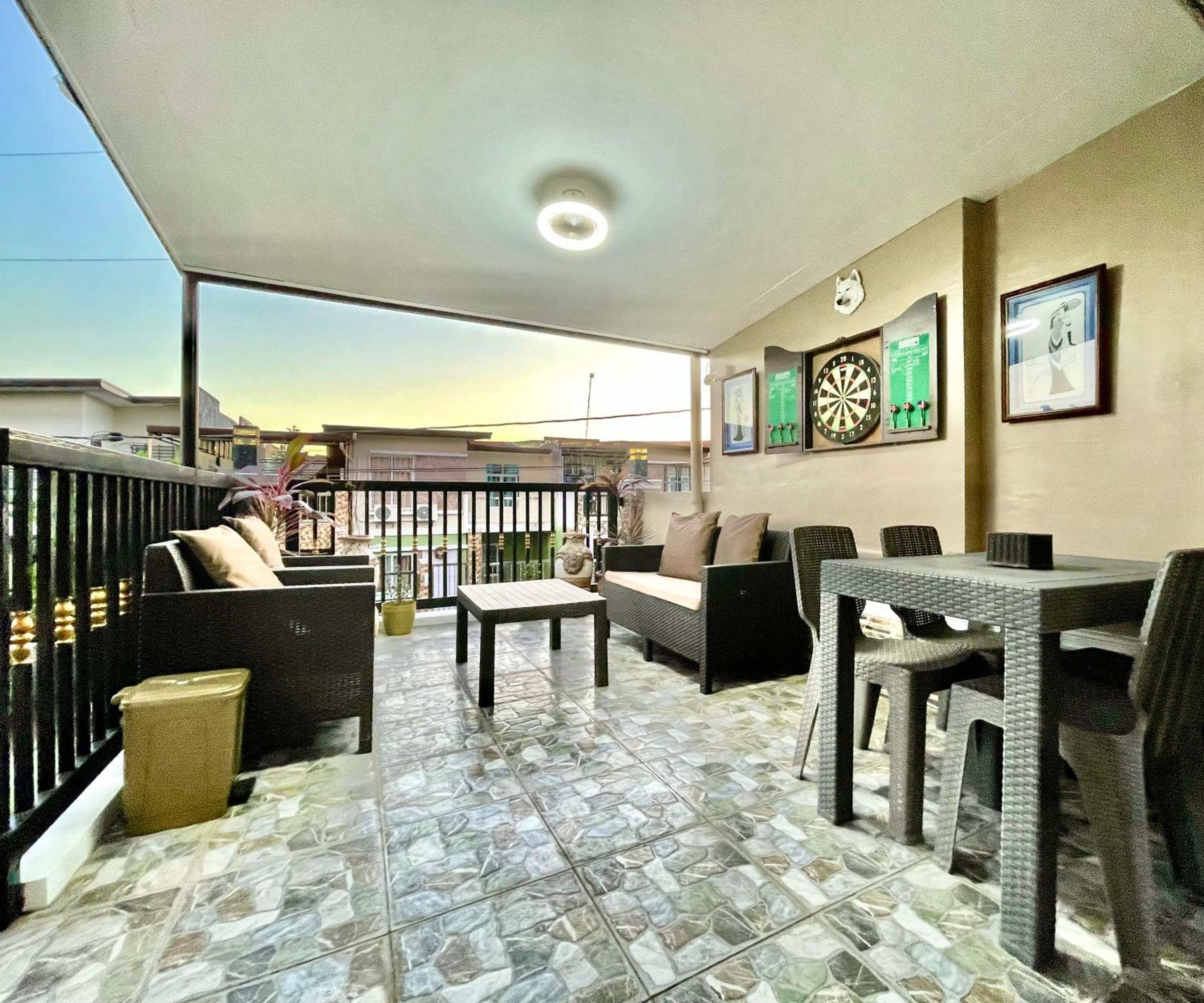La Maison De Rouch - Lancaster view 2