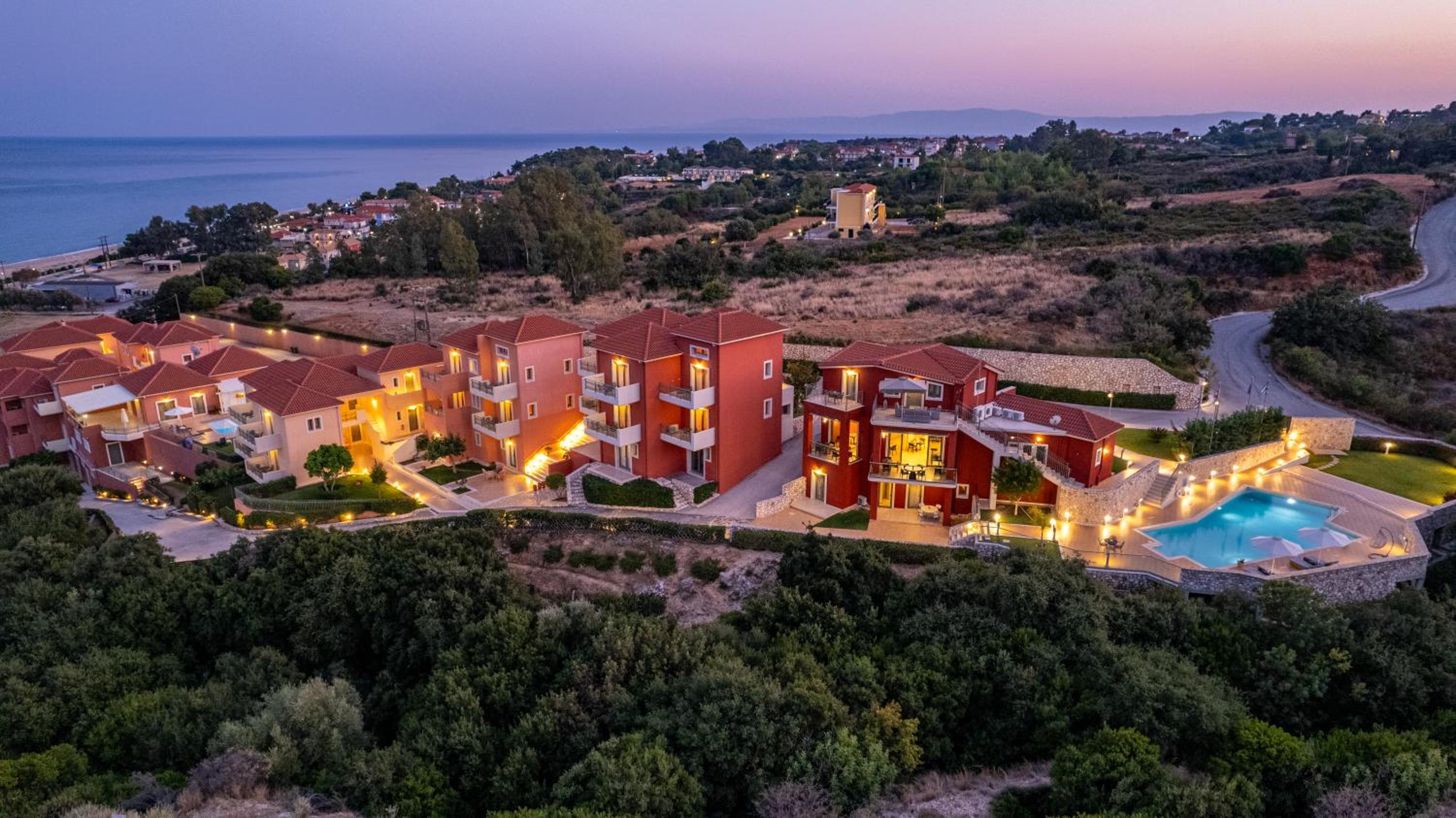 Pieno di Luce Skala loft with private 107m2 pool and breakfast view 4
