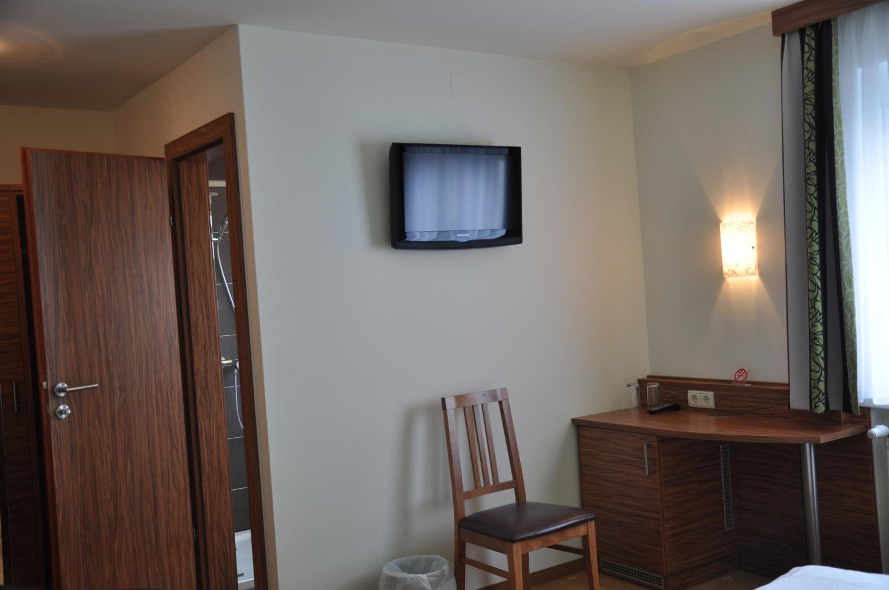 Photo 11
