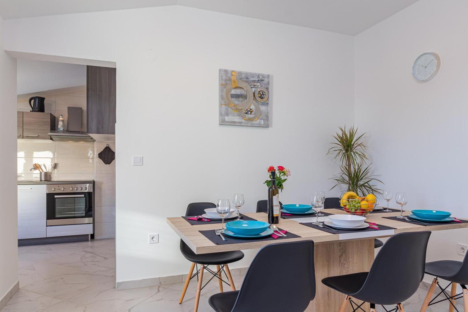 Beautiful 6 bedroom villa in Valbandon