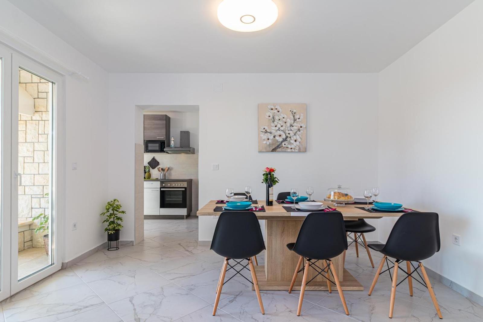 Beautiful 6 bedroom villa in Valbandon