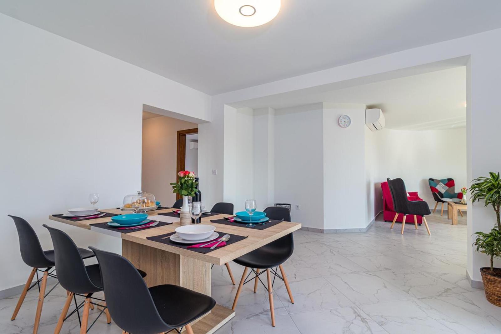 Beautiful 6 bedroom villa in Valbandon