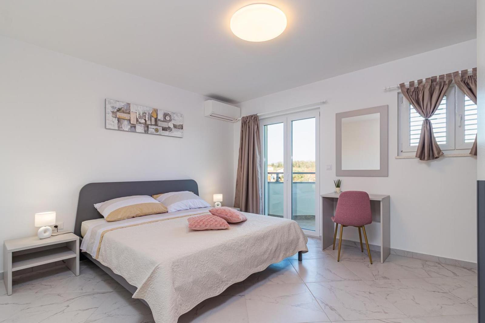 Beautiful 6 bedroom villa in Valbandon