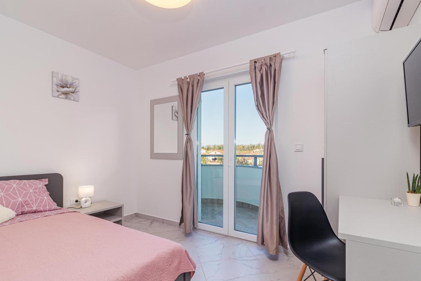 Beautiful 6 bedroom villa in Valbandon