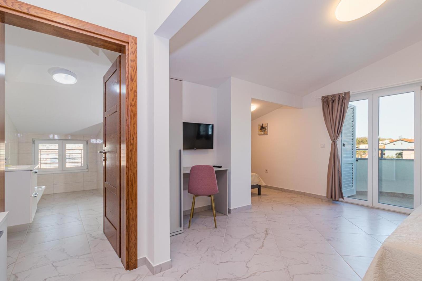 Beautiful 6 bedroom villa in Valbandon
