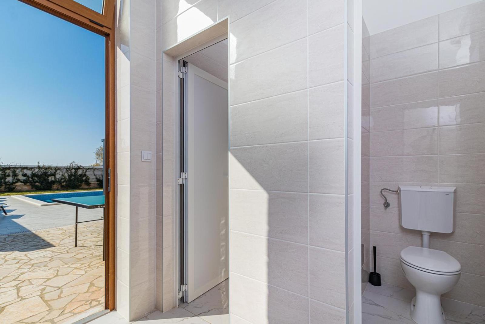 Beautiful 6 bedroom villa in Valbandon