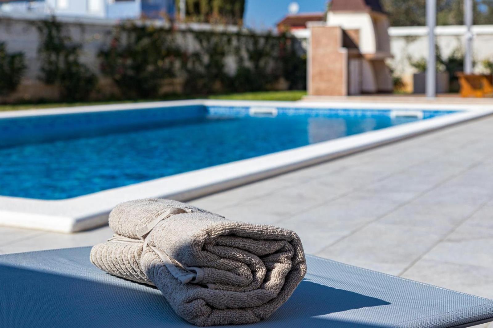 Beautiful 6 bedroom villa in Valbandon
